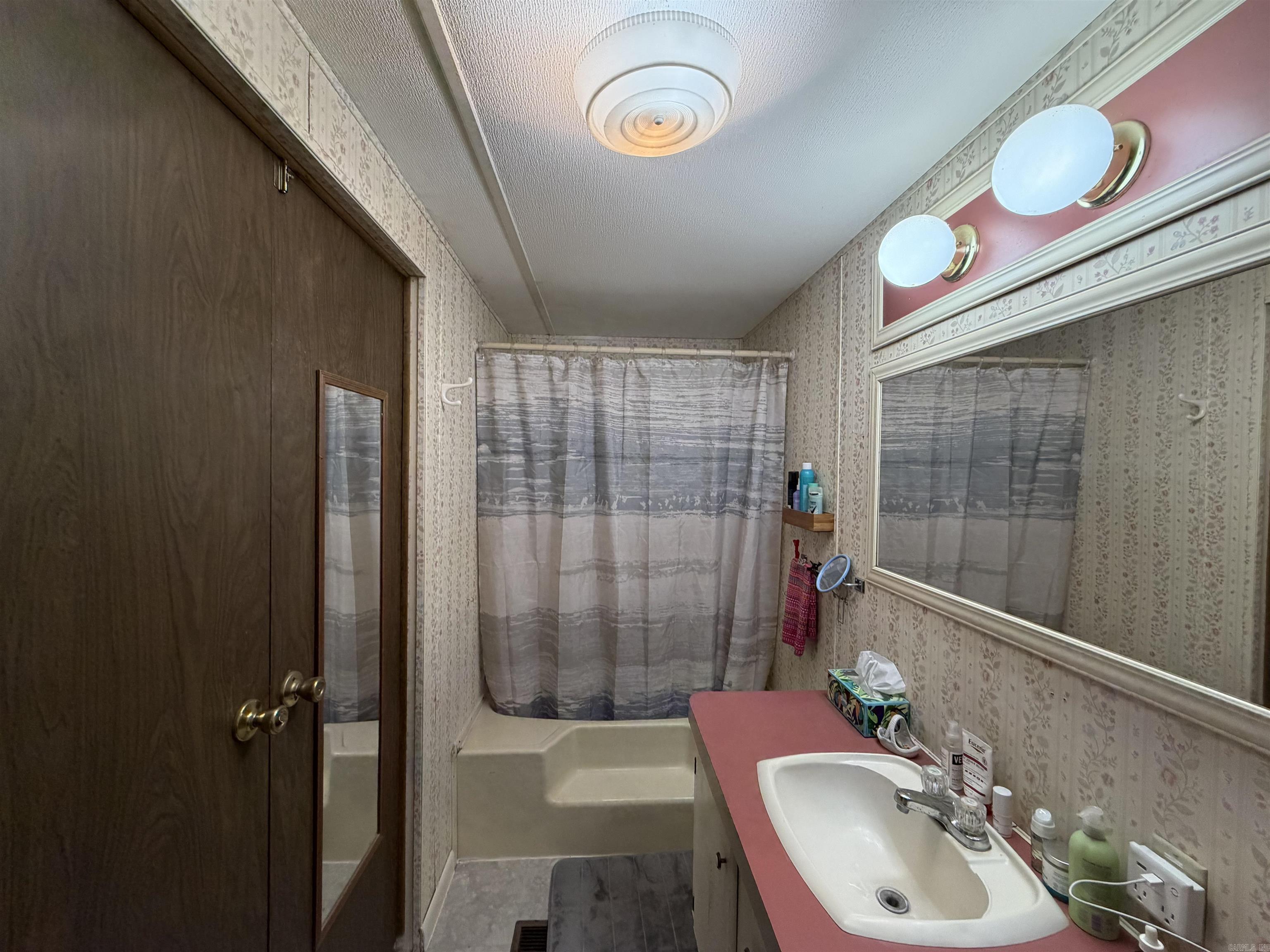 CEDAR FALLS - Residential