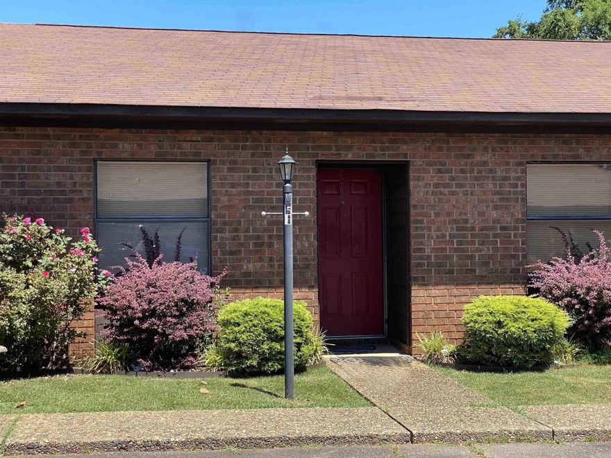 Very well maintained condo with a brand new HVAC unit. Quiet area located close to all the amentities Hot Springs has to offer! Updated through out! New granite counter tops! Large walk in closet in the master bedroom! Tons of storage! Oversized laundry room! Nice breakfast bar! Small patio area with a privacy fence to relax and enjoy the outdoors! Inground swimming pool with a picnic area!