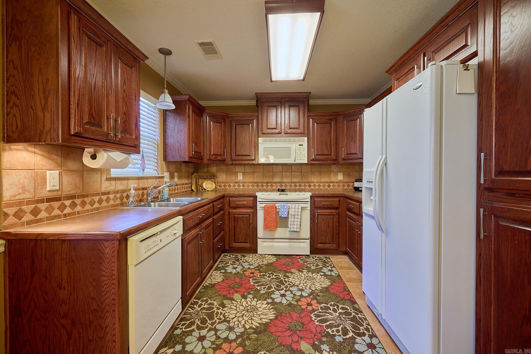 EMERALD VALLEY - Residential