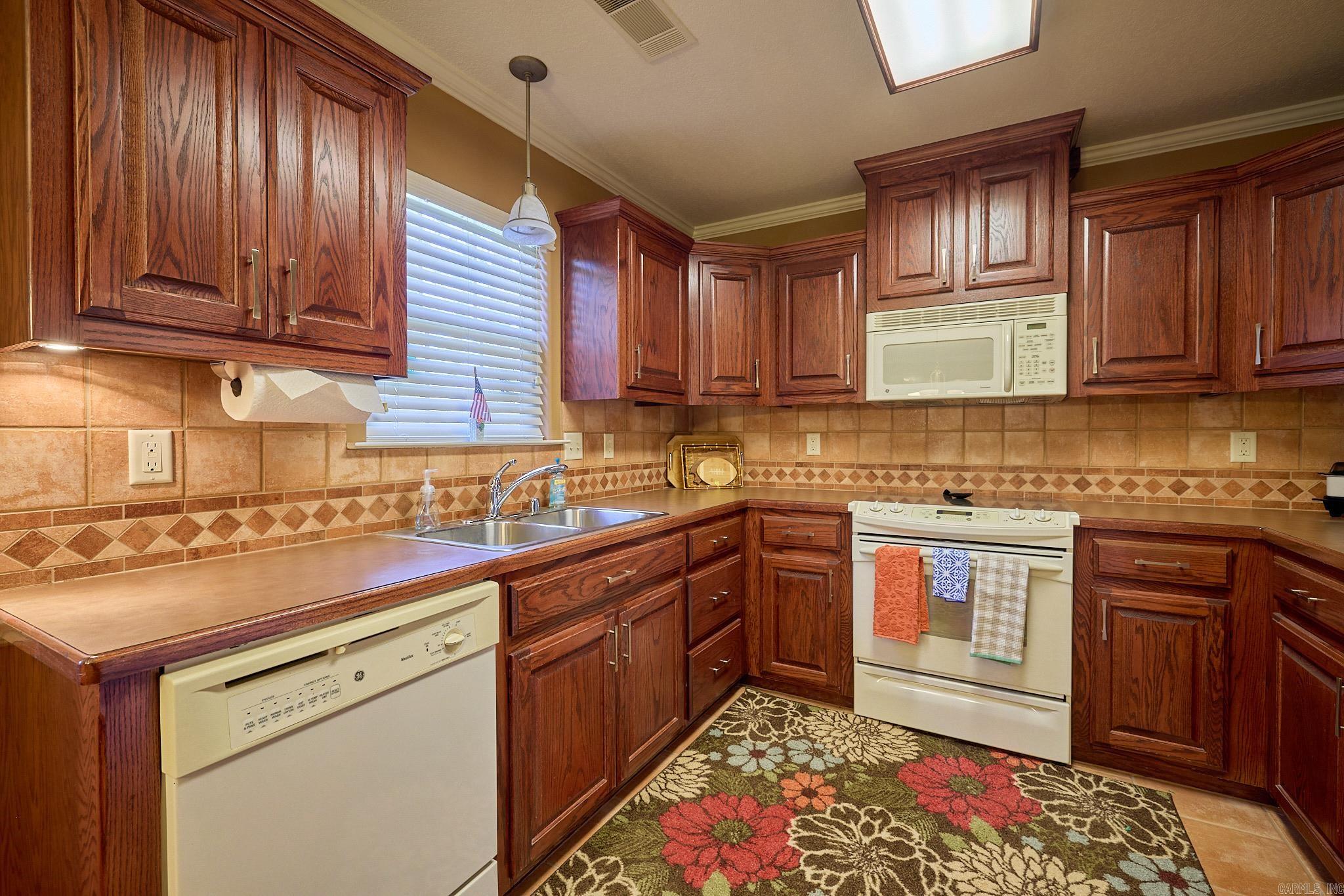 EMERALD VALLEY - Residential