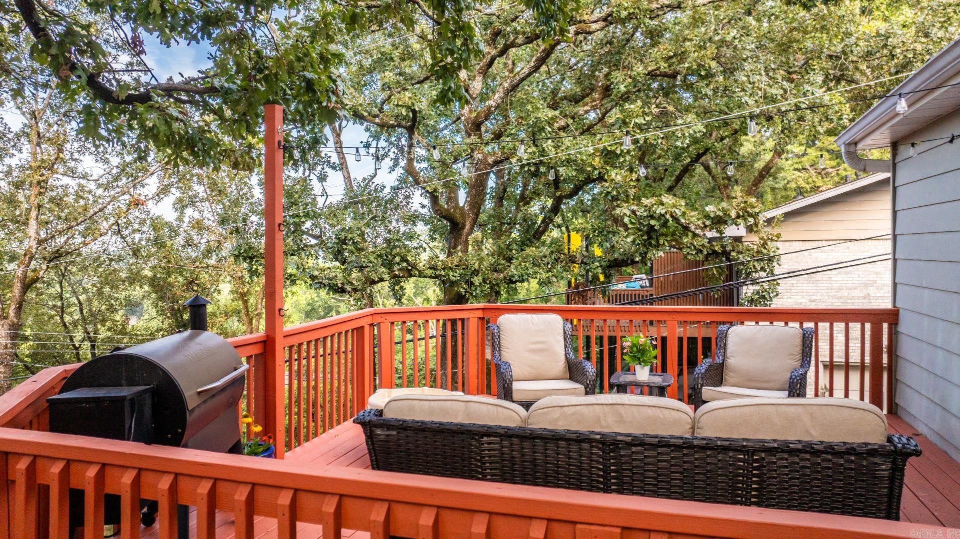 LEAWOOD MANOR - Residential