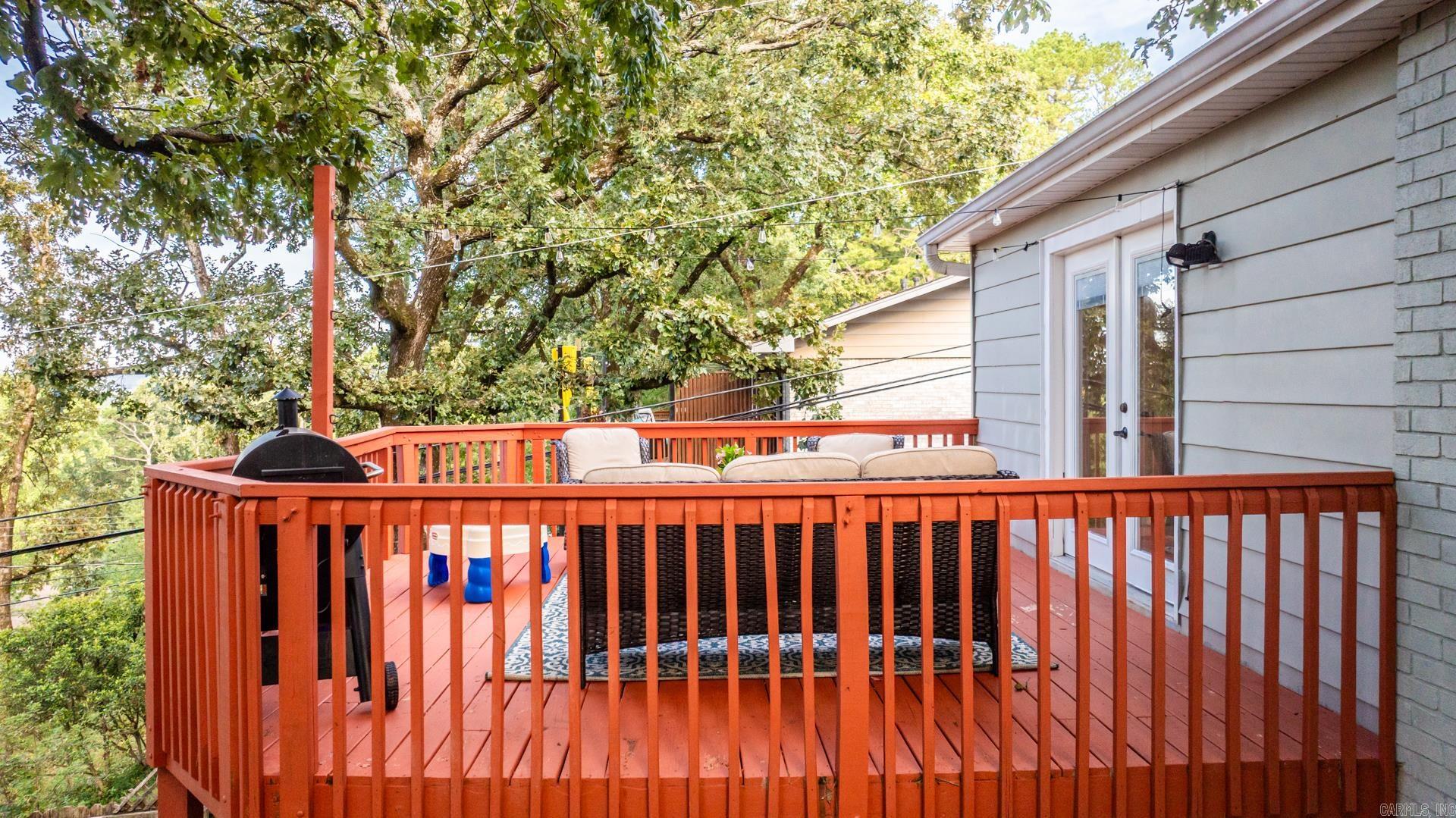 LEAWOOD MANOR - Residential