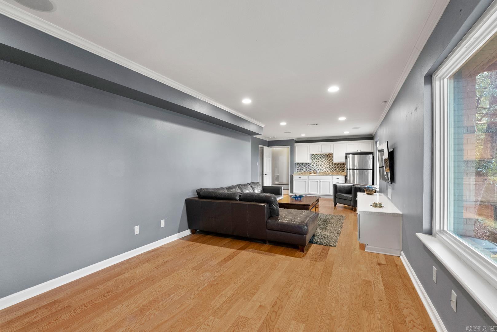 LEAWOOD MANOR - Residential