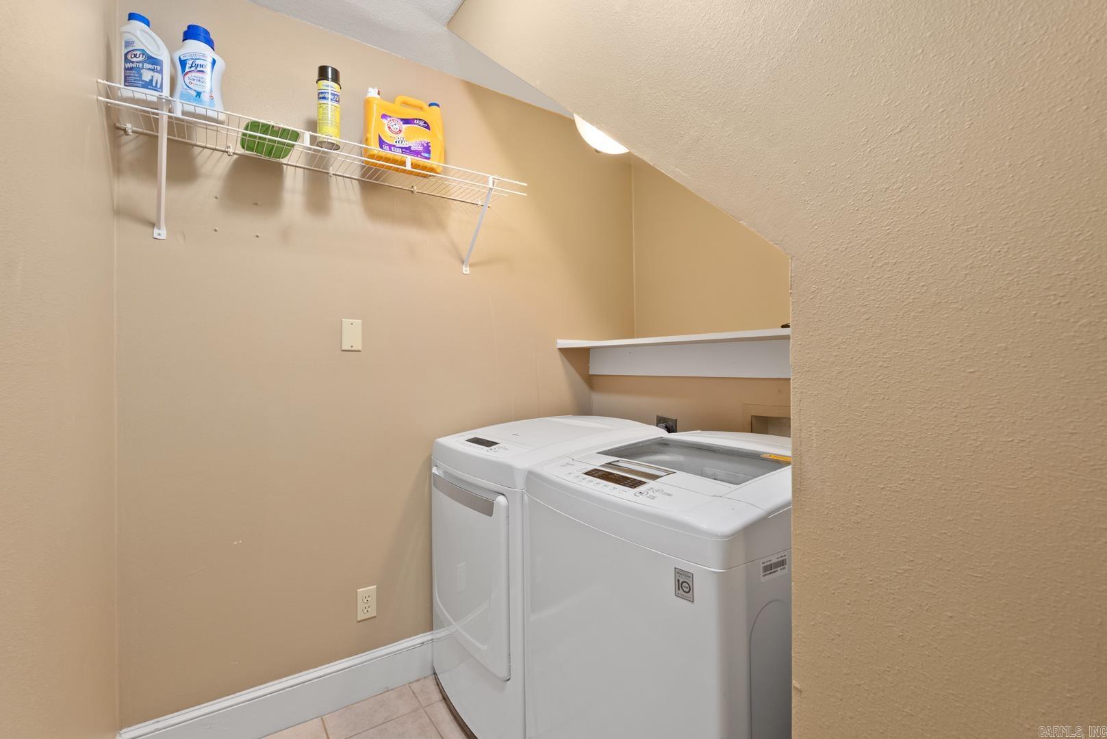 LEAWOOD MANOR - Residential