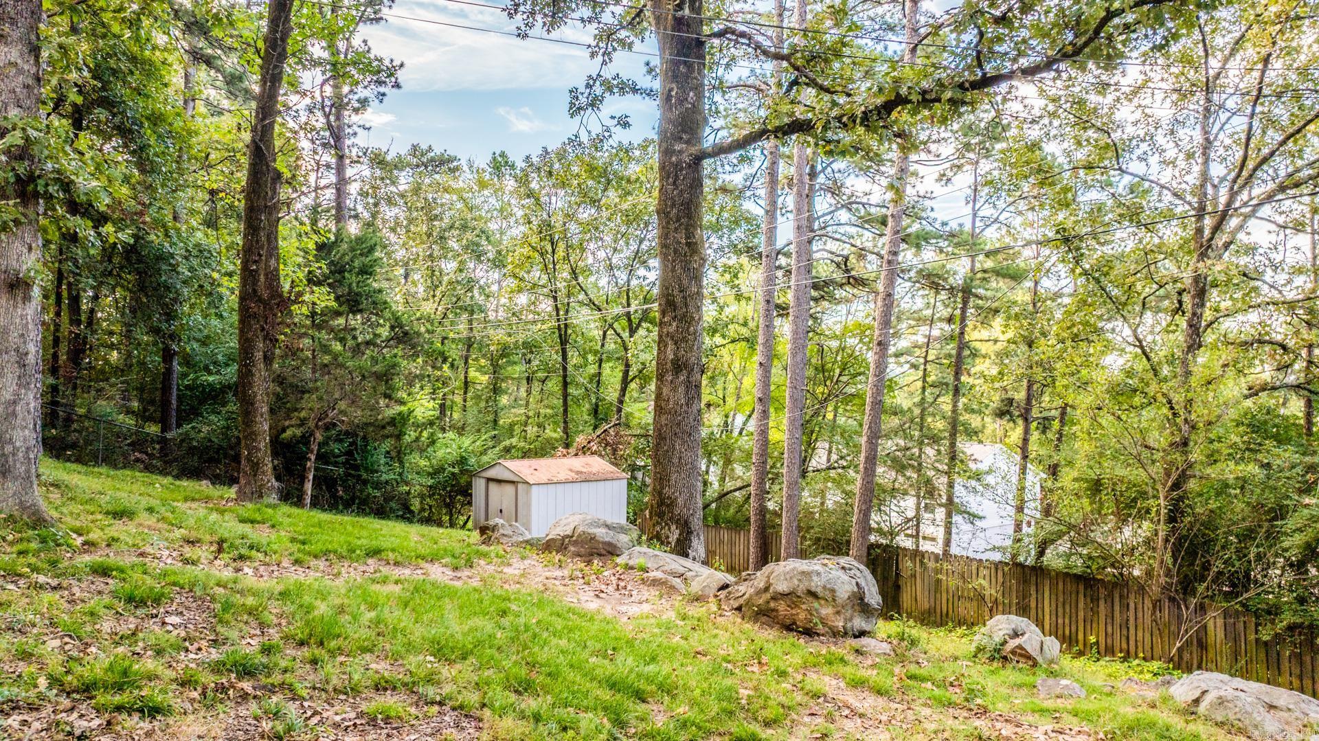 LEAWOOD MANOR - Residential