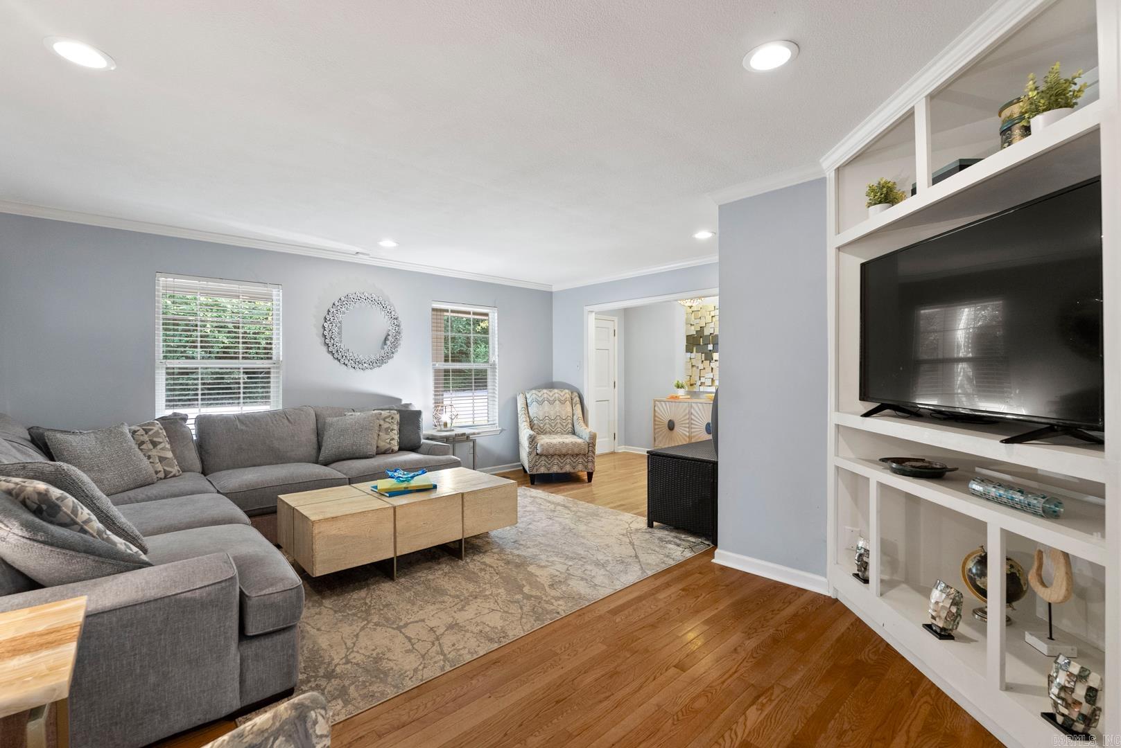 LEAWOOD MANOR - Residential