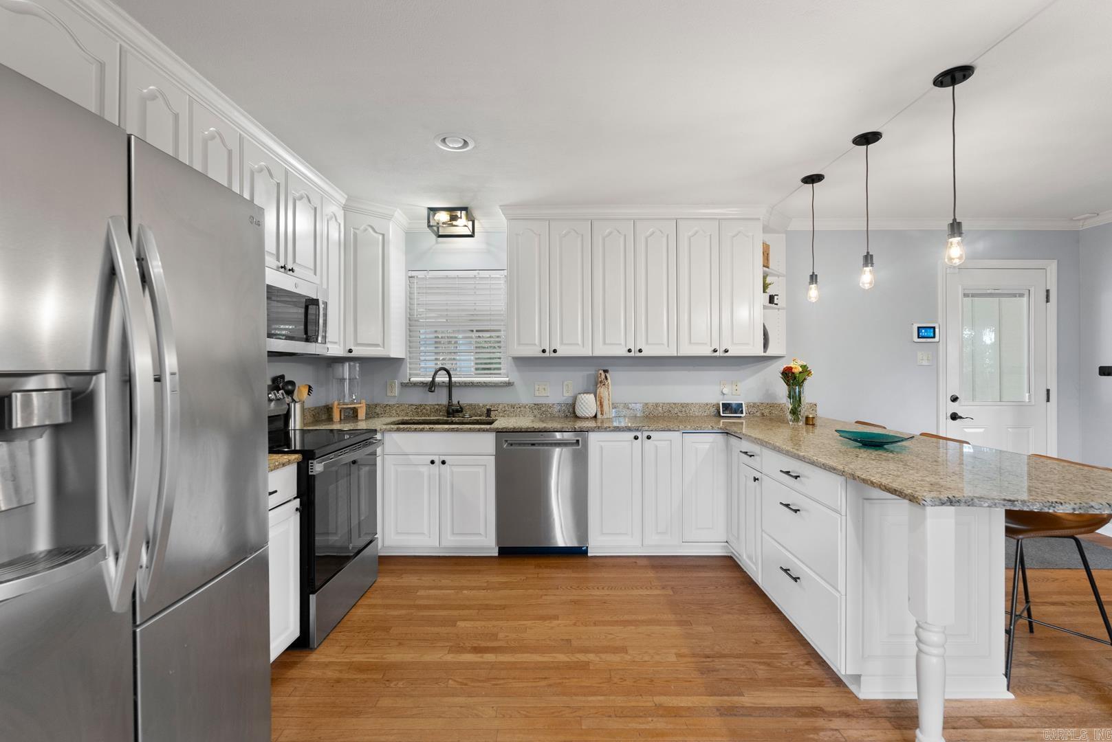 LEAWOOD MANOR - Residential