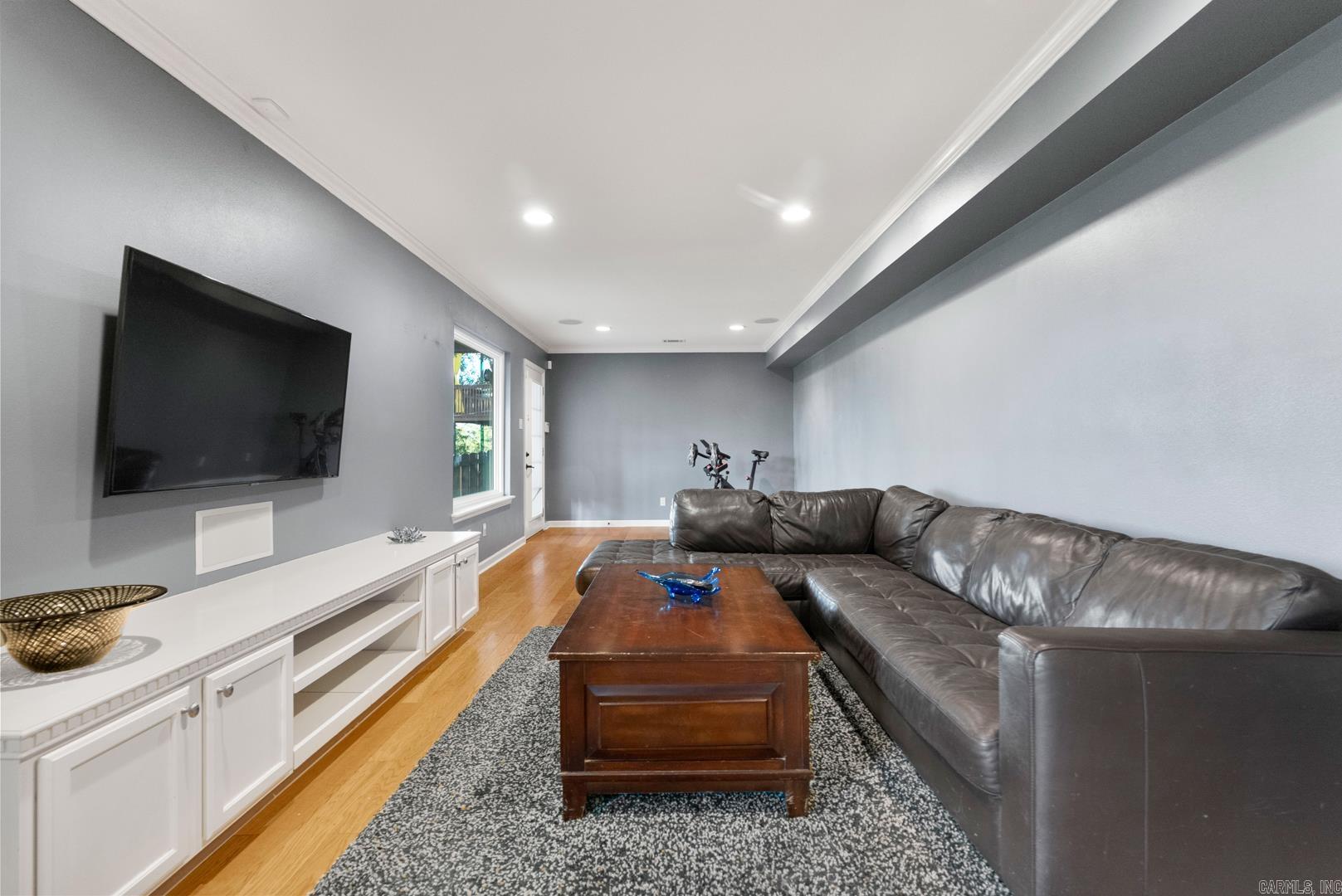 LEAWOOD MANOR - Residential