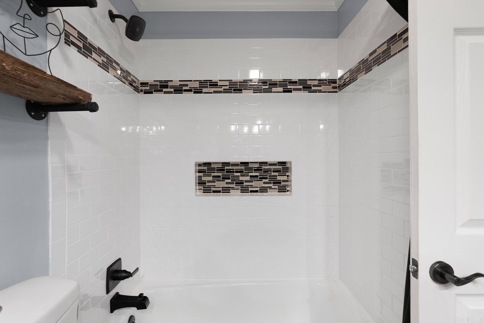 LEAWOOD MANOR - Residential