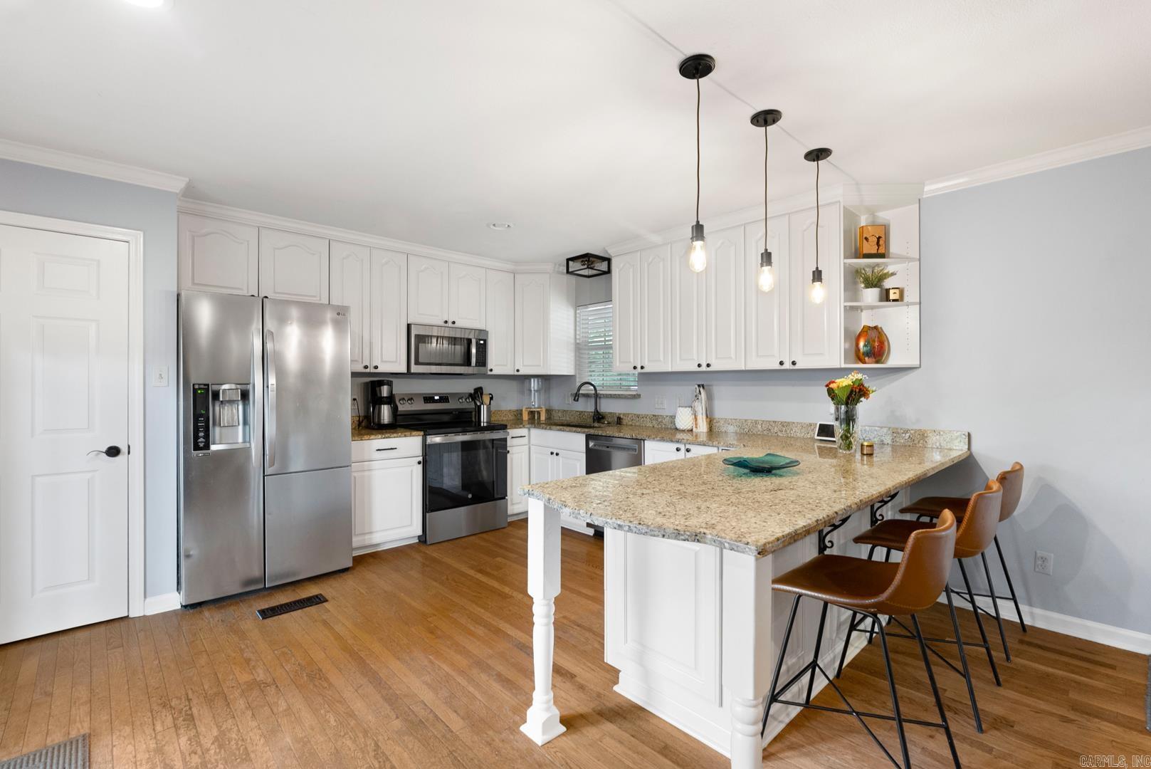 LEAWOOD MANOR - Residential