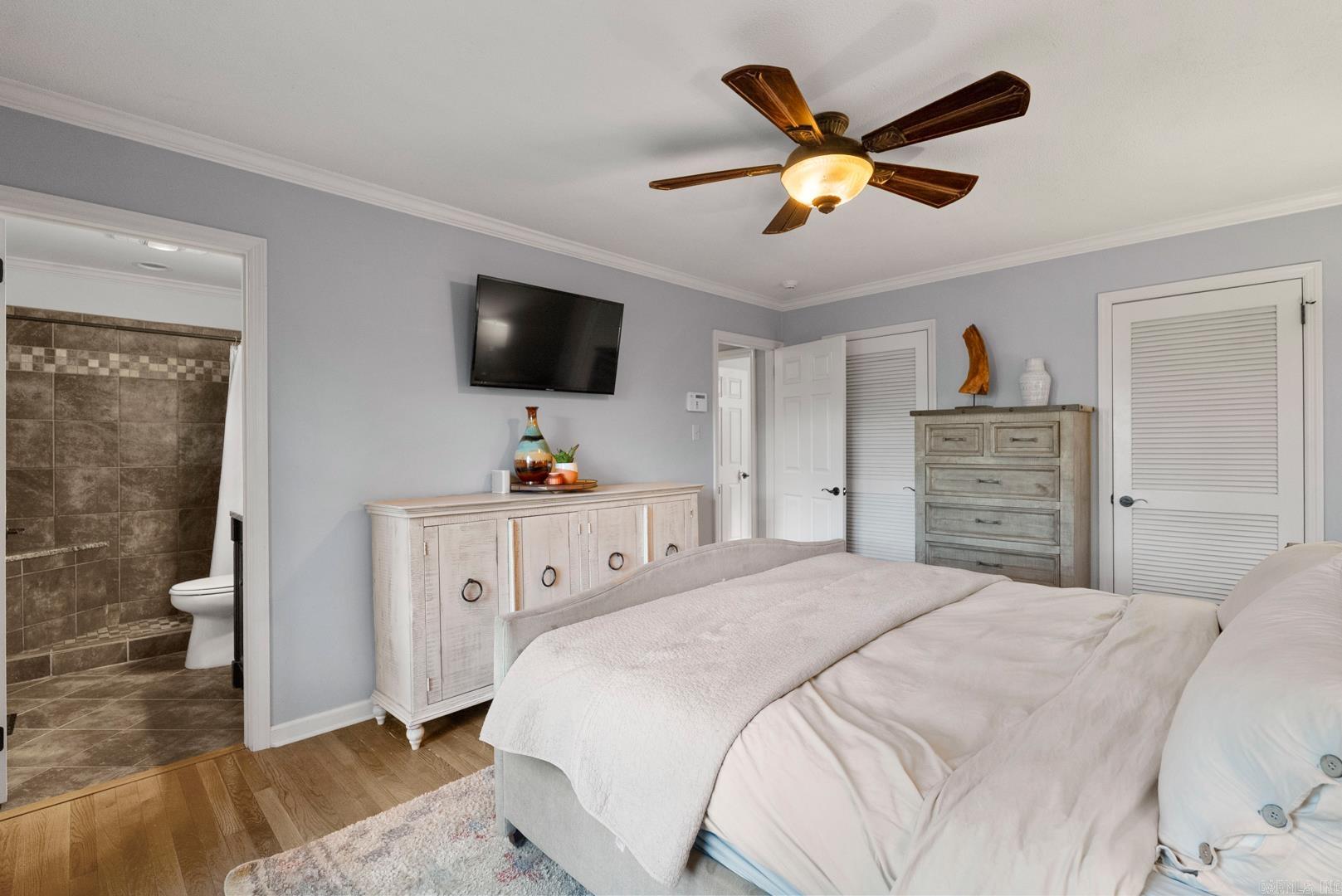 LEAWOOD MANOR - Residential