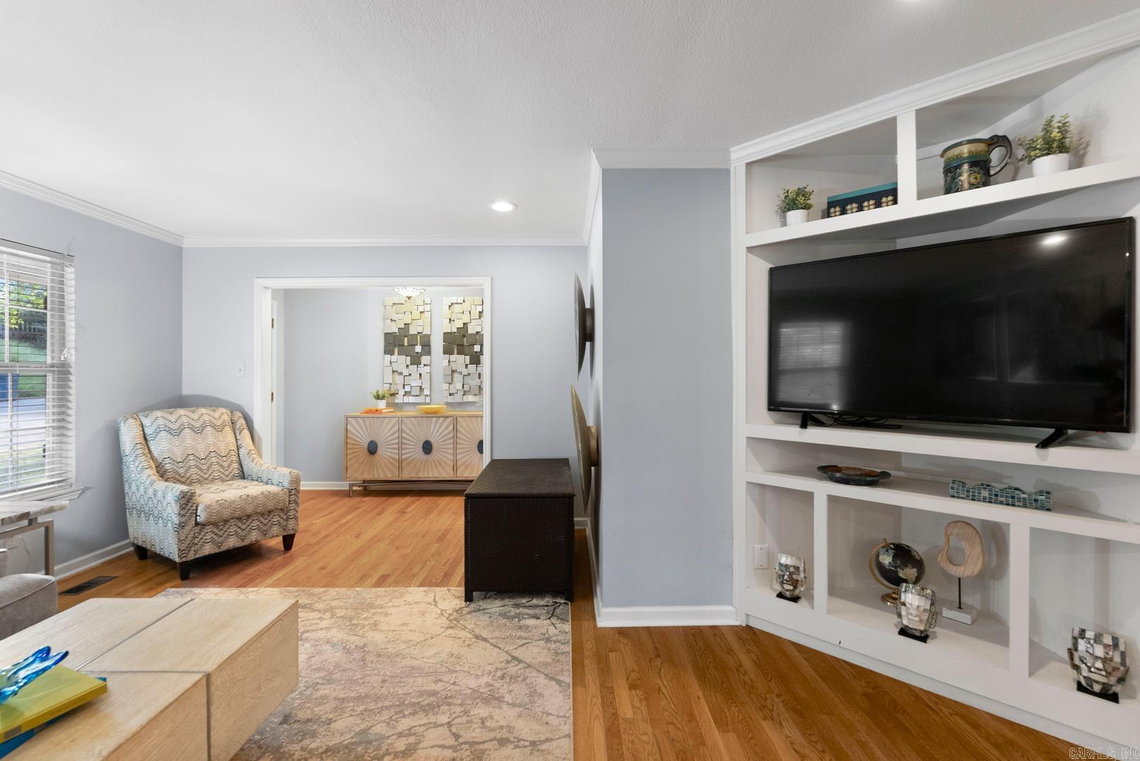 LEAWOOD MANOR - Residential