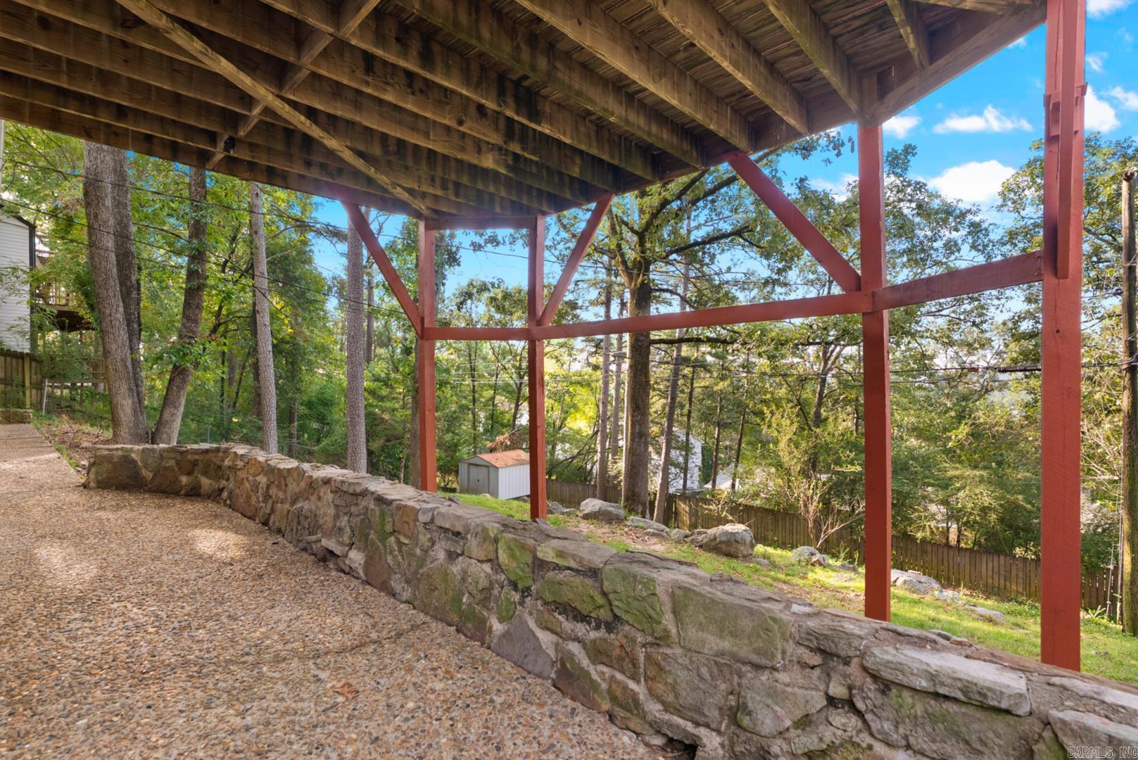 LEAWOOD MANOR - Residential