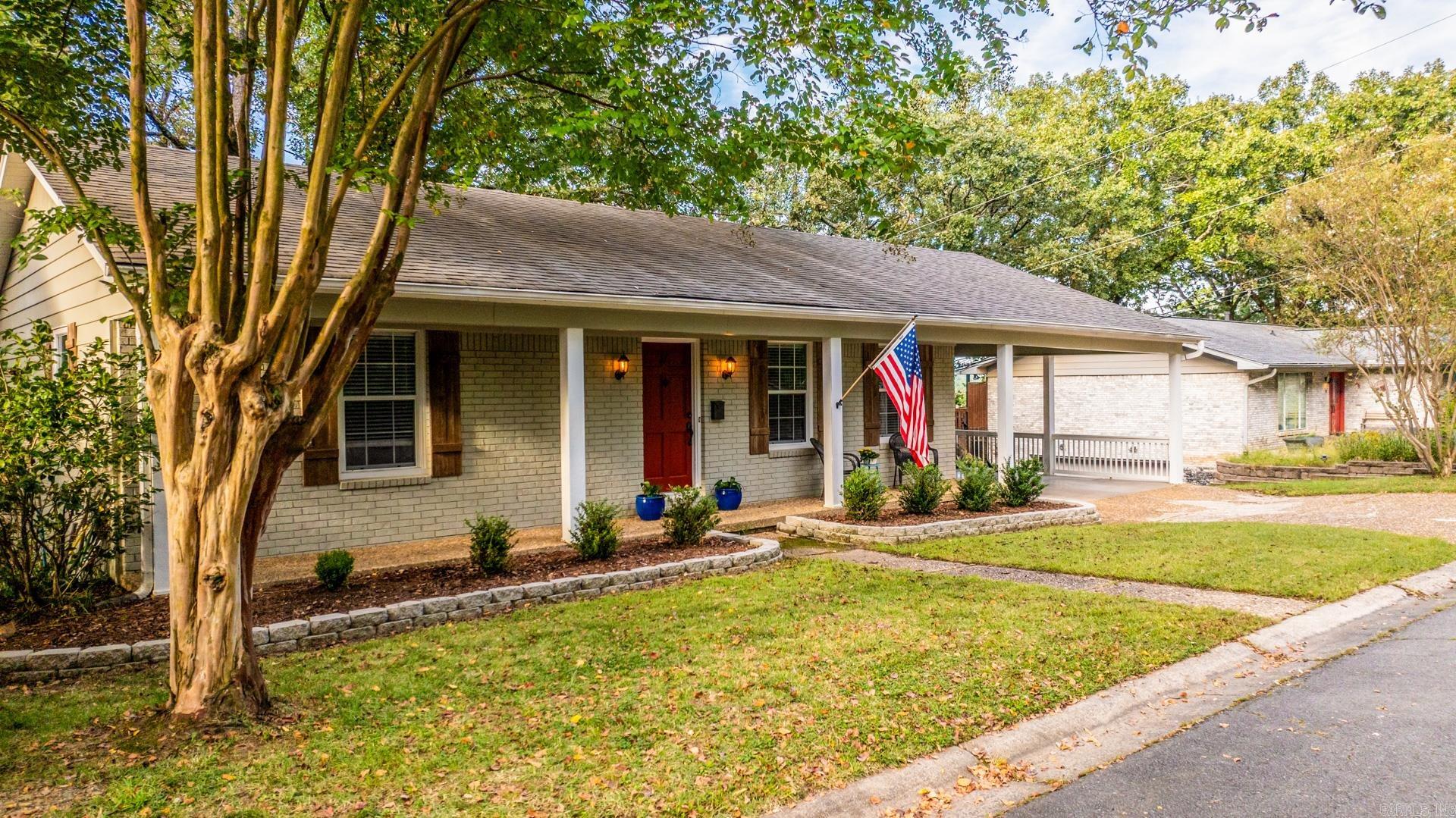 LEAWOOD MANOR - Residential