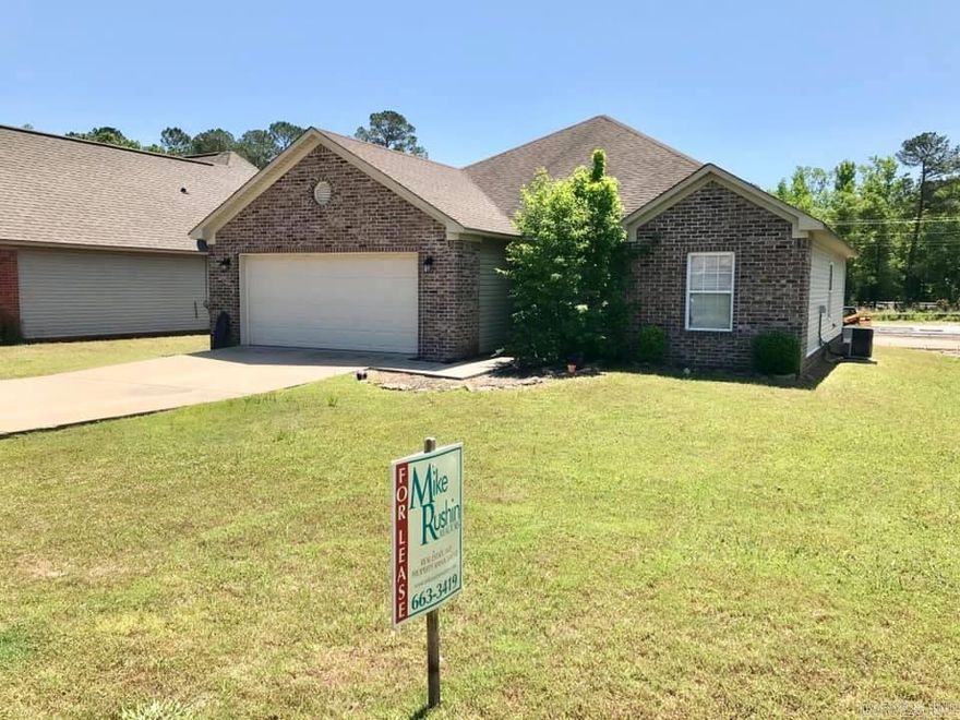 wonderful family home in a well-established neighborhood close to Benton Schools.  The tenant pays the utilities, and the deposit is $1,450.00.  Applications can be requested at Rushinhome21@gmail.com