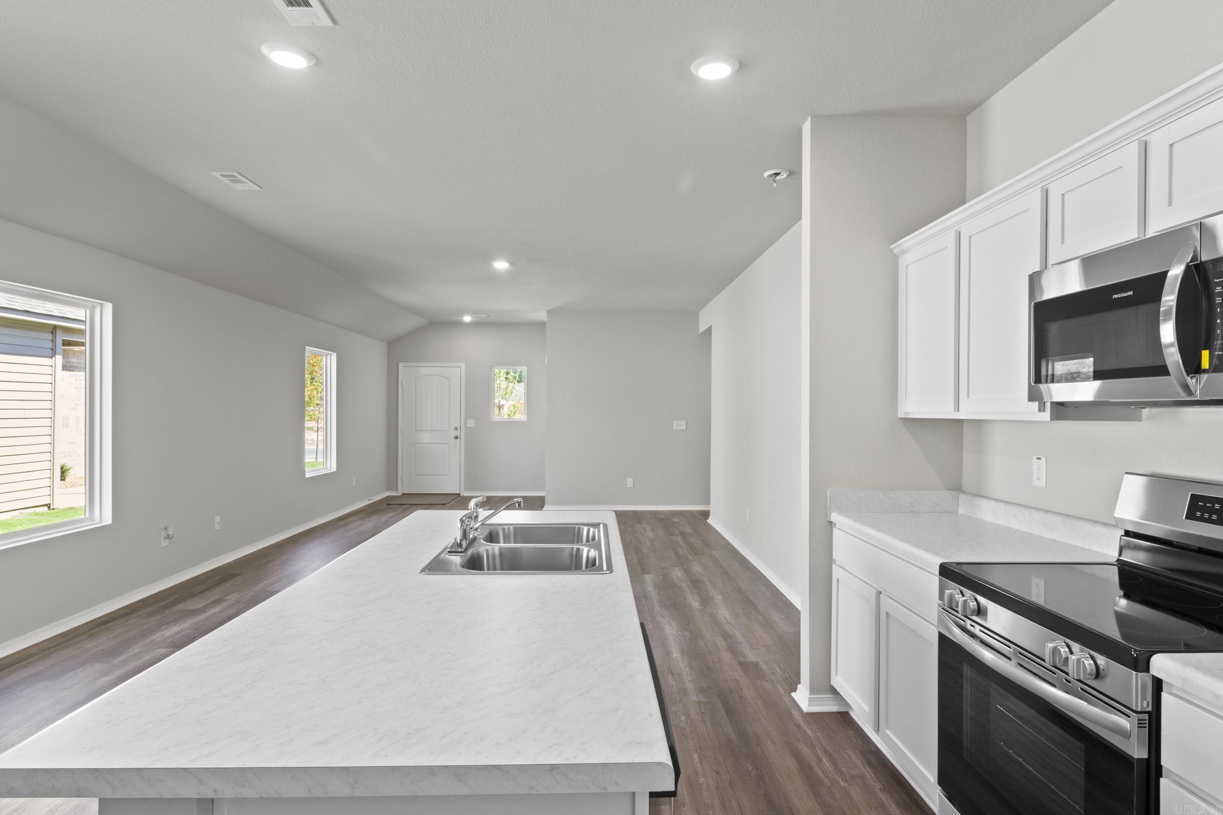 COUNTRY CLUB OF ARK THE - Residential