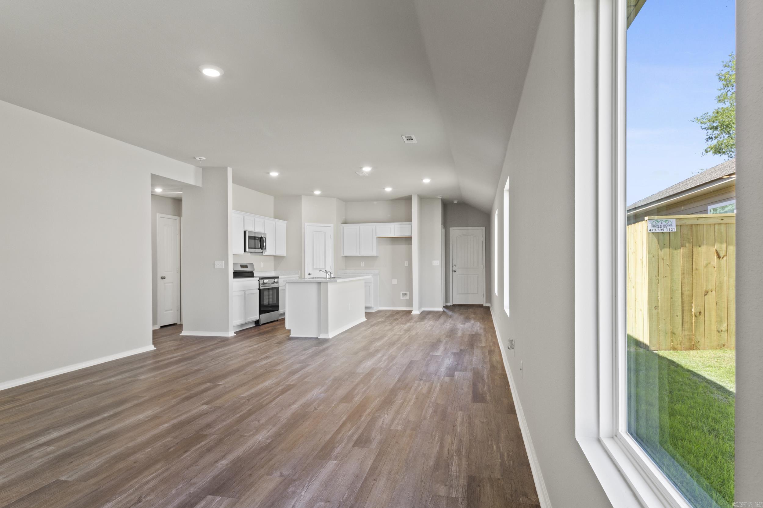 COUNTRY CLUB OF ARK THE - Residential