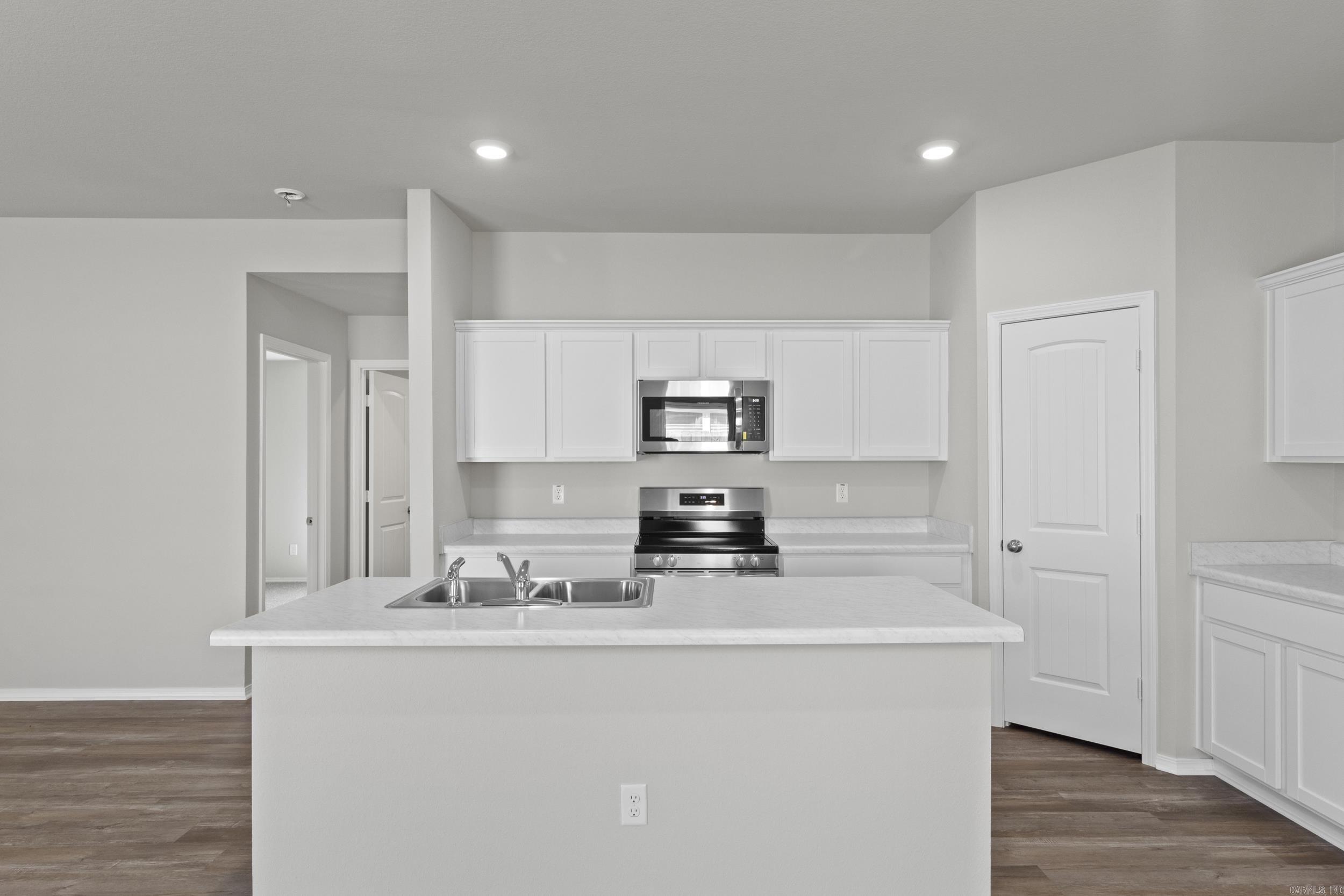 COUNTRY CLUB OF ARK THE - Residential