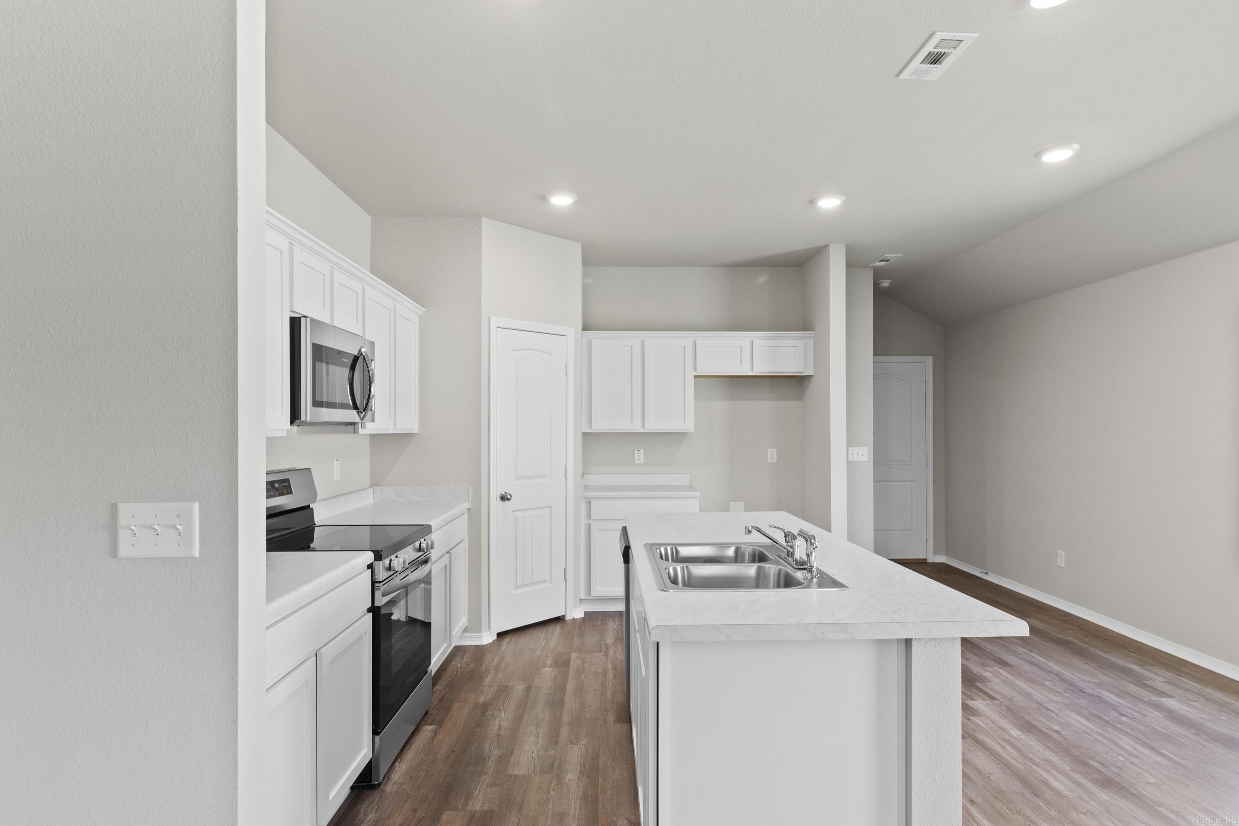 COUNTRY CLUB OF ARK THE - Residential