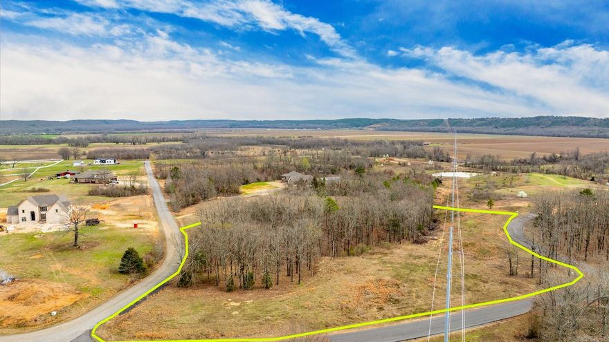 This large lot is located in Mayflower's highly sought after Stone Hill Ranch subdivision. You will enjoy the country feel of this neighborhood with plenty of land to enjoy. WELCOME HOME!!!