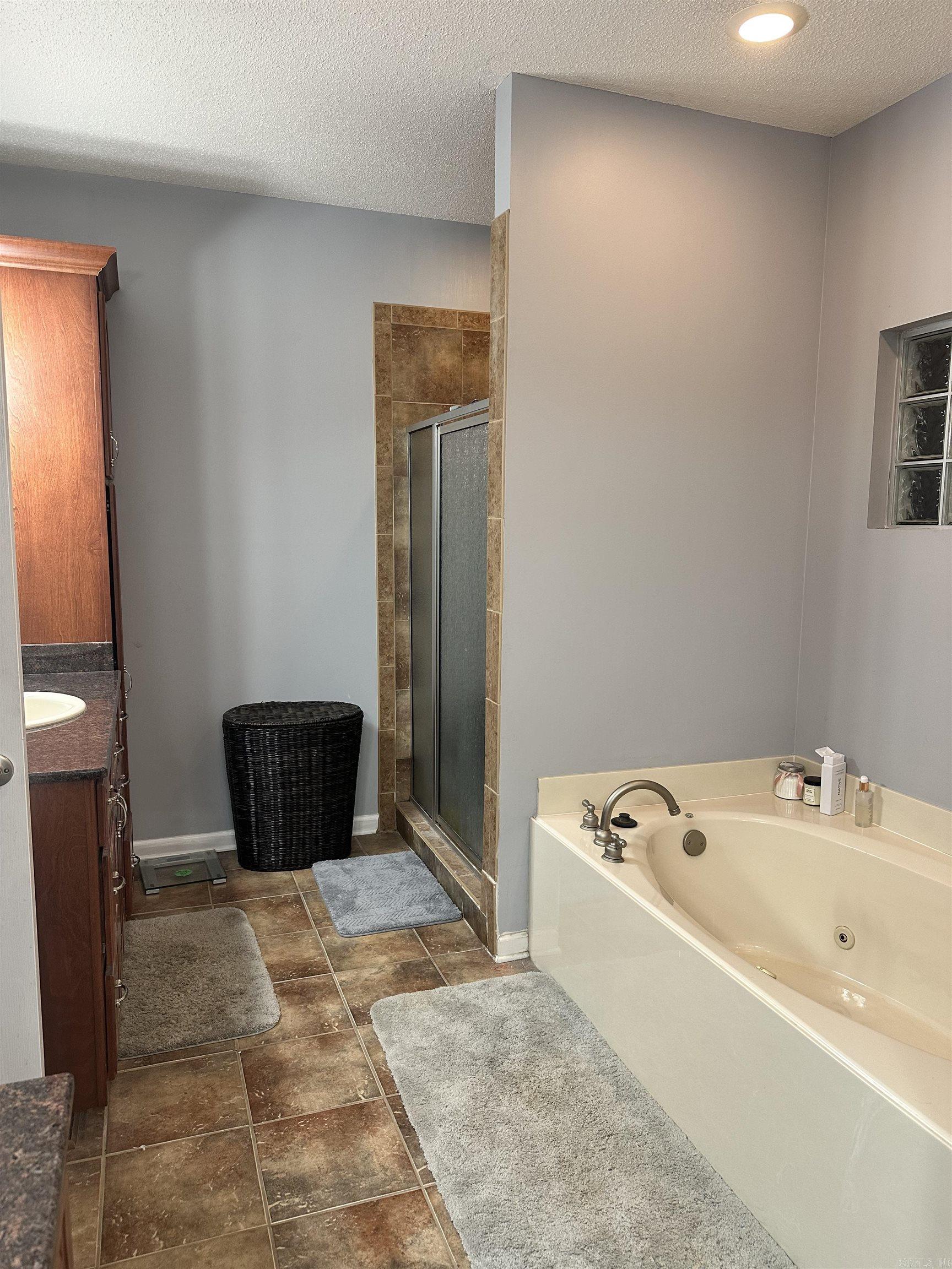 DELTA ACRES - Residential