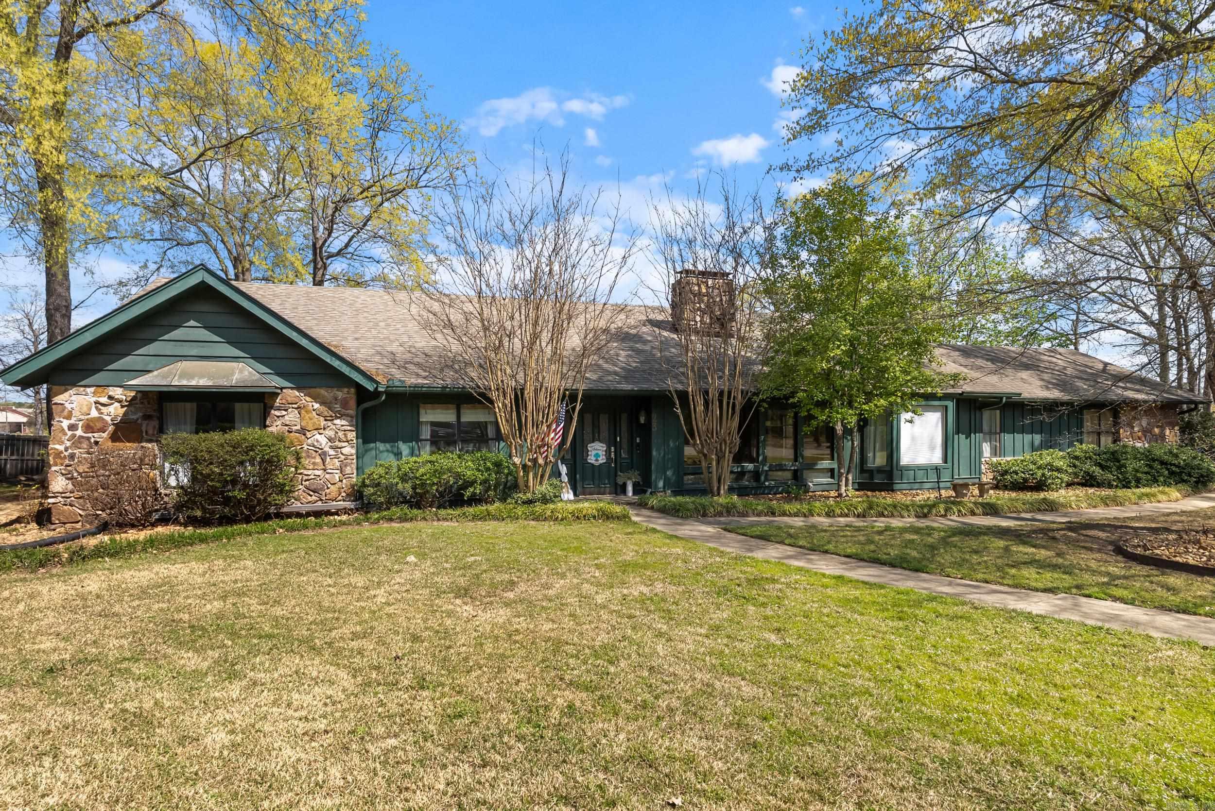 MAUMELLE CLUB MANOR TO CRYSTAL - Residential