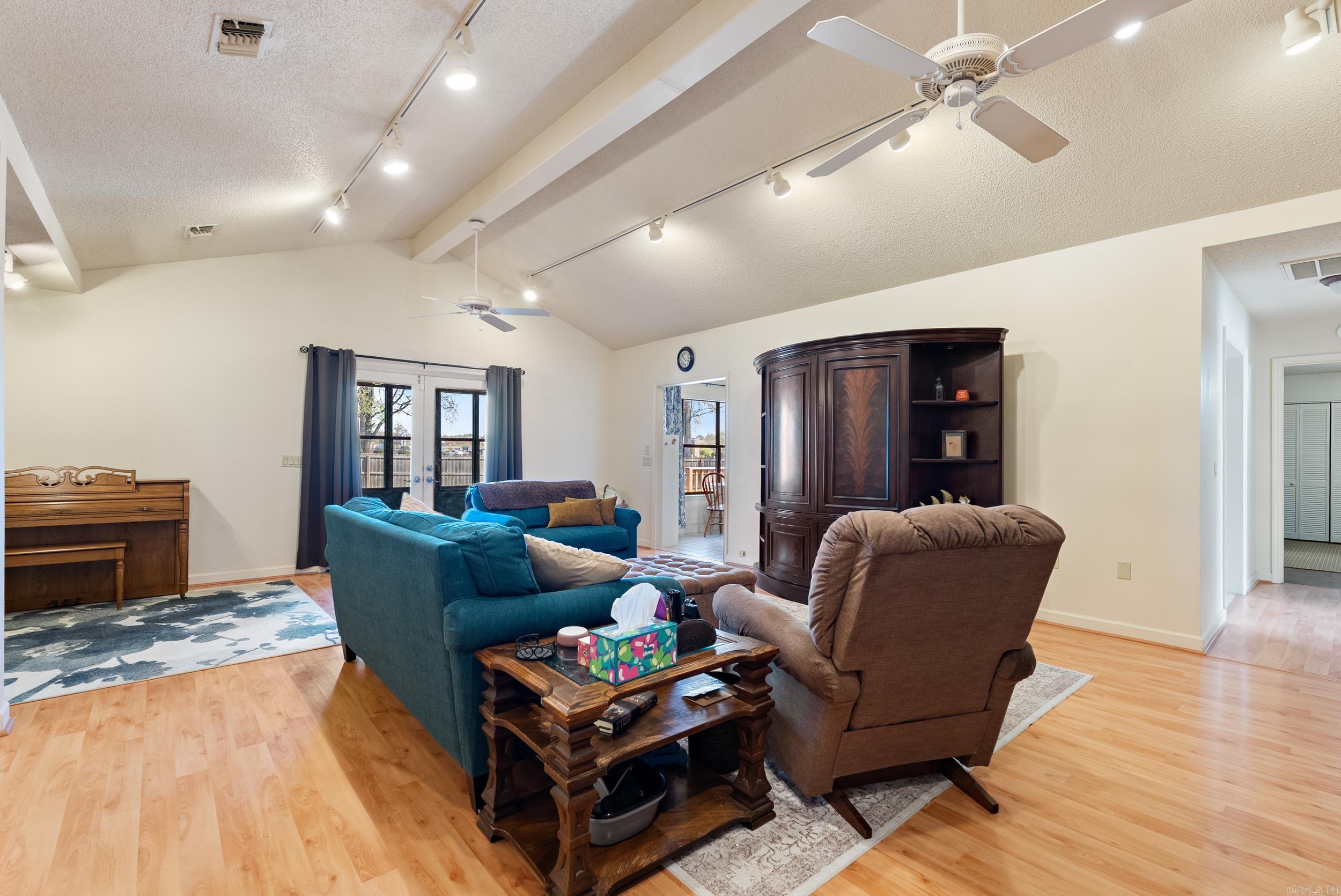 MAUMELLE CLUB MANOR TO CRYSTAL - Residential