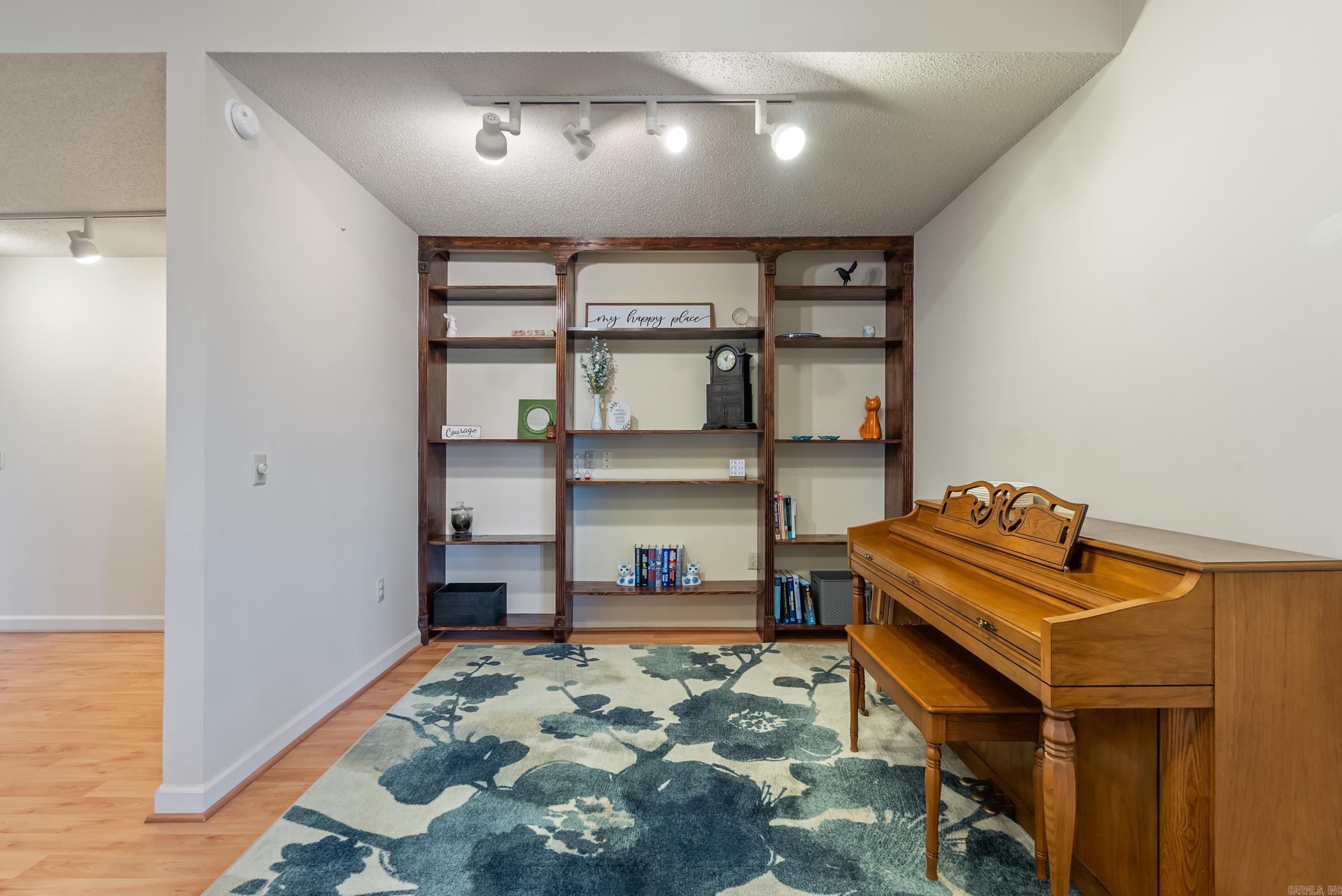 MAUMELLE CLUB MANOR TO CRYSTAL - Residential