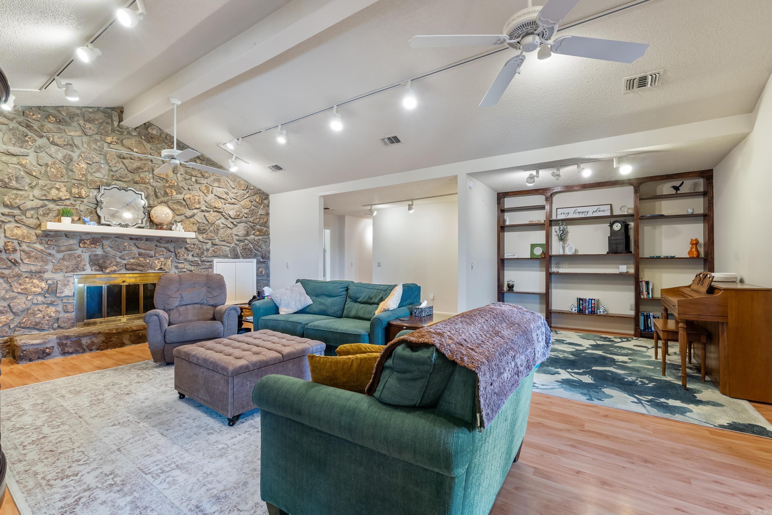 MAUMELLE CLUB MANOR TO CRYSTAL - Residential