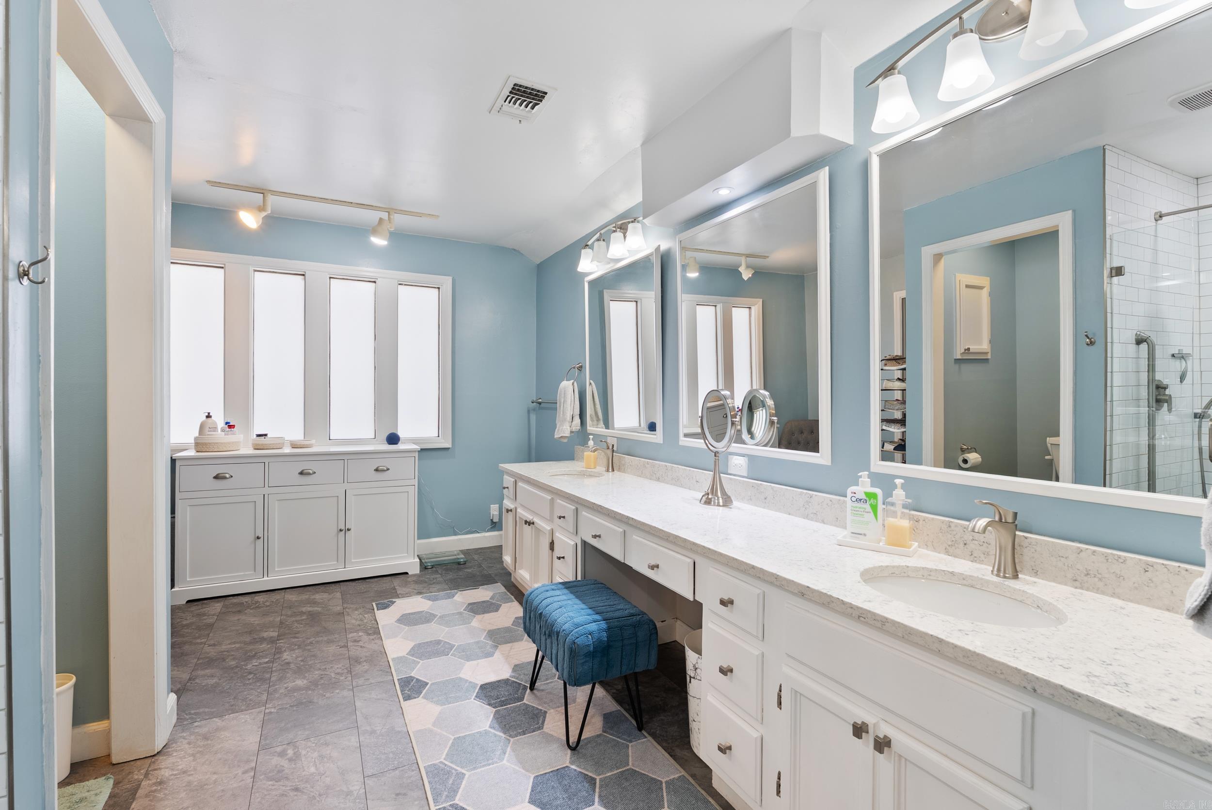 MAUMELLE CLUB MANOR TO CRYSTAL - Residential