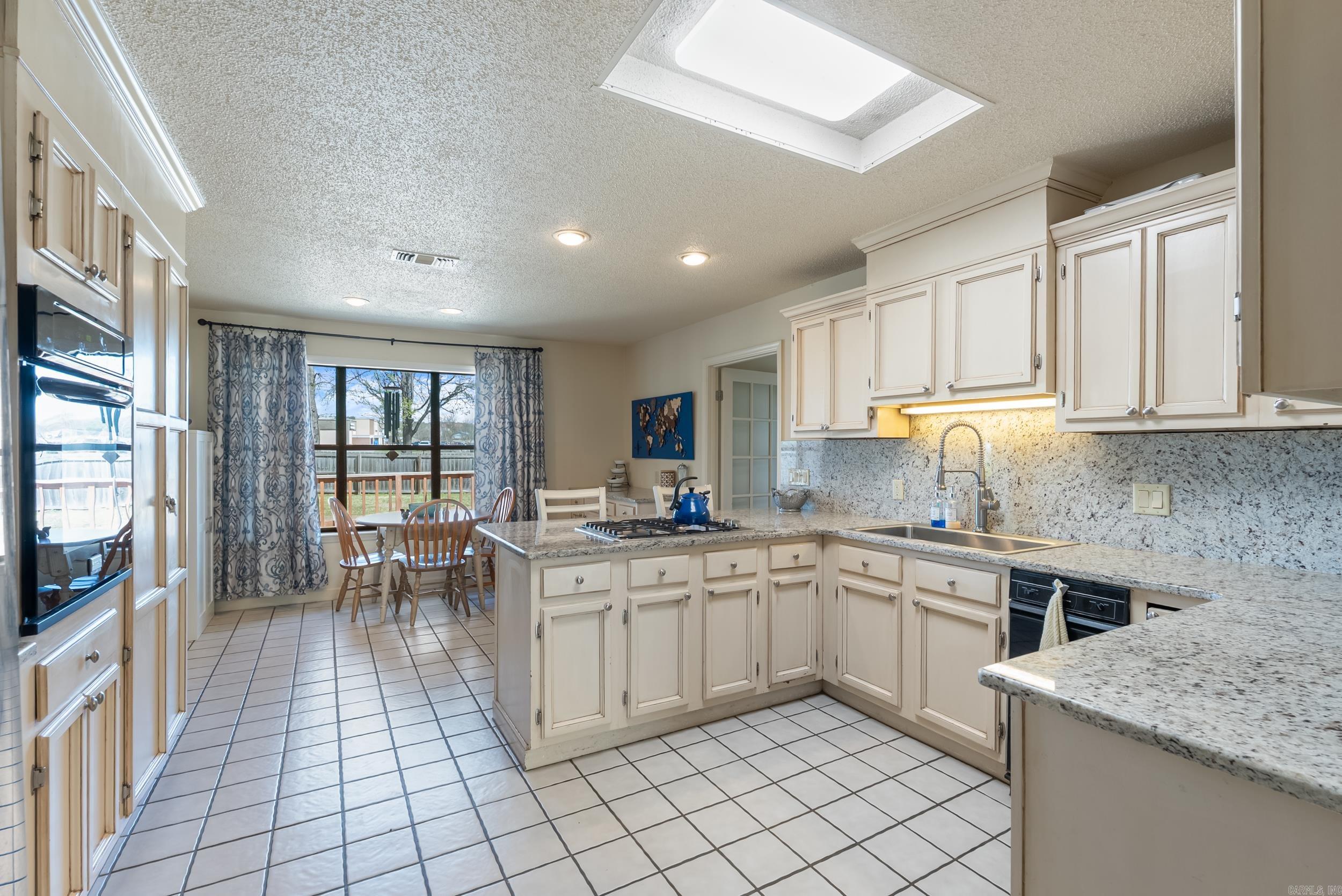 MAUMELLE CLUB MANOR TO CRYSTAL - Residential