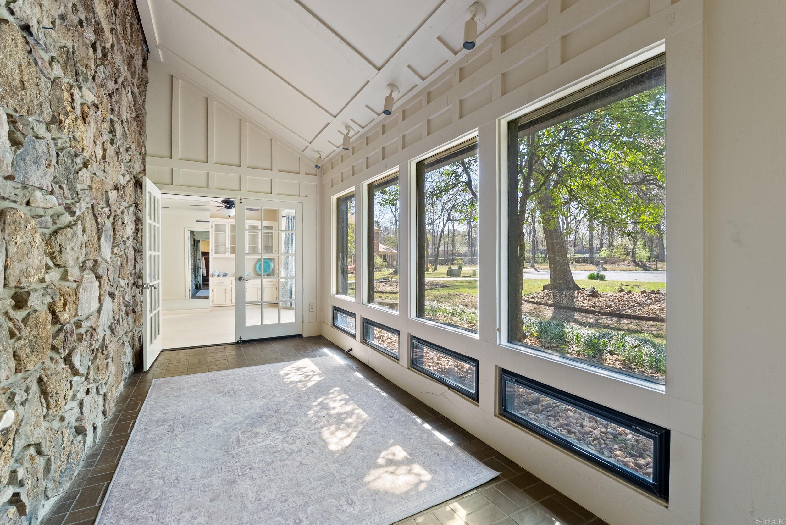 MAUMELLE CLUB MANOR TO CRYSTAL - Residential