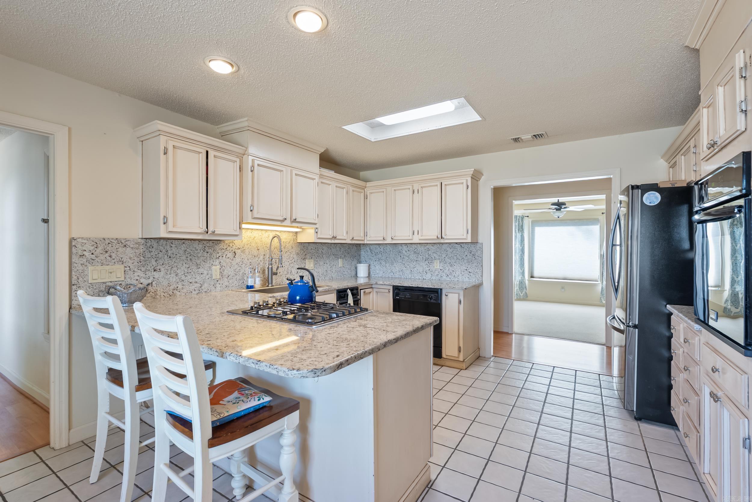 MAUMELLE CLUB MANOR TO CRYSTAL - Residential