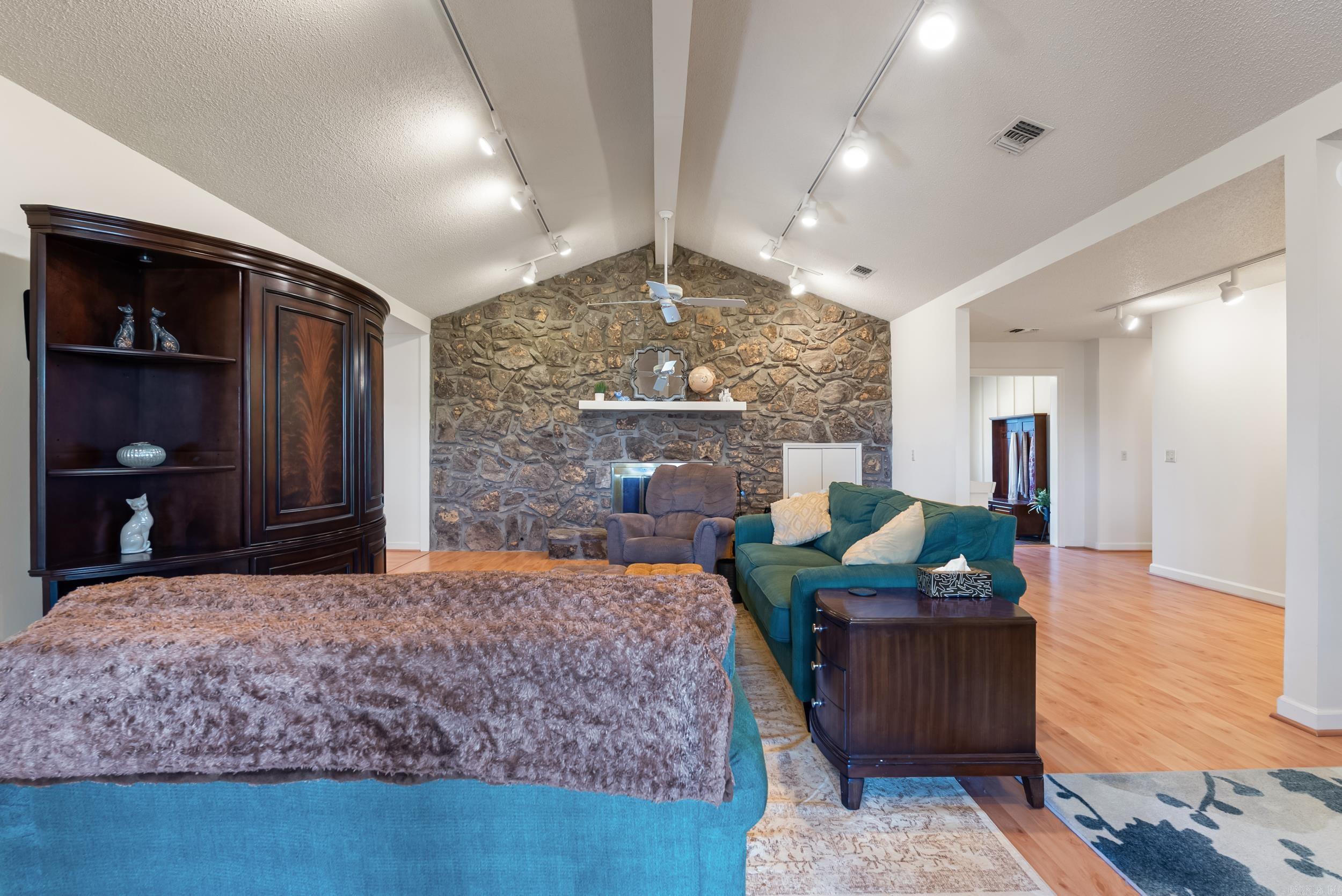 MAUMELLE CLUB MANOR TO CRYSTAL - Residential