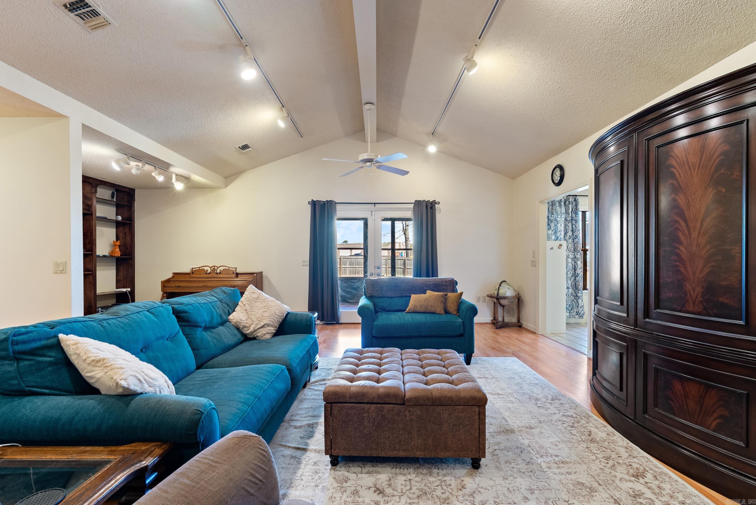 MAUMELLE CLUB MANOR TO CRYSTAL - Residential