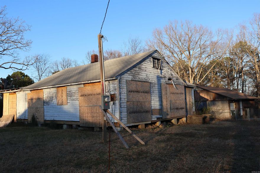 This property is a great investment opportunity with great potential. The interior has been stripped and foundation repaired and leveled completed with new piers and beams for a strong and stabilized foundation. Capitalize on the potential of a revitalizing neighborhood.