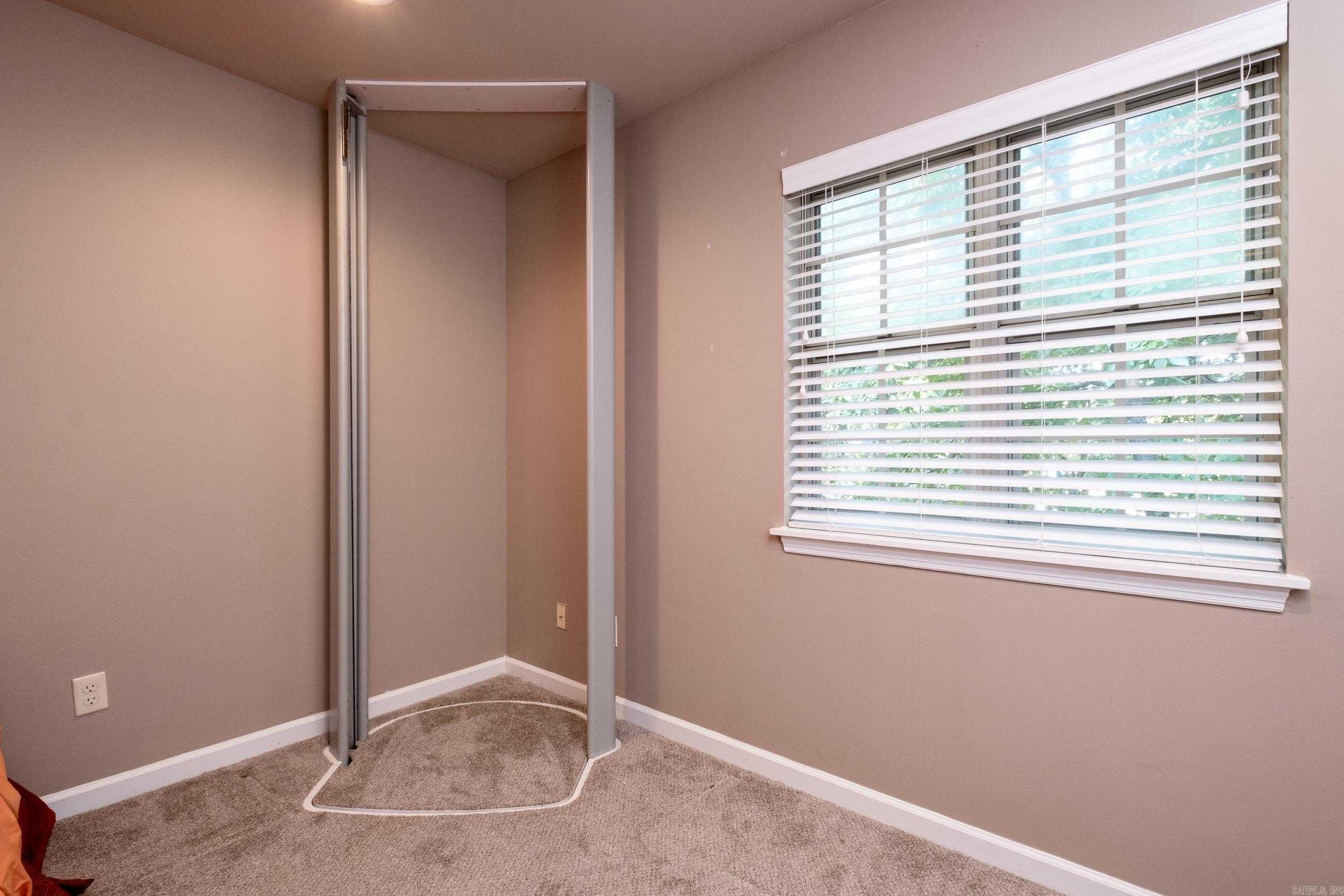 KINGSBRIDGE TWNHSE - Residential