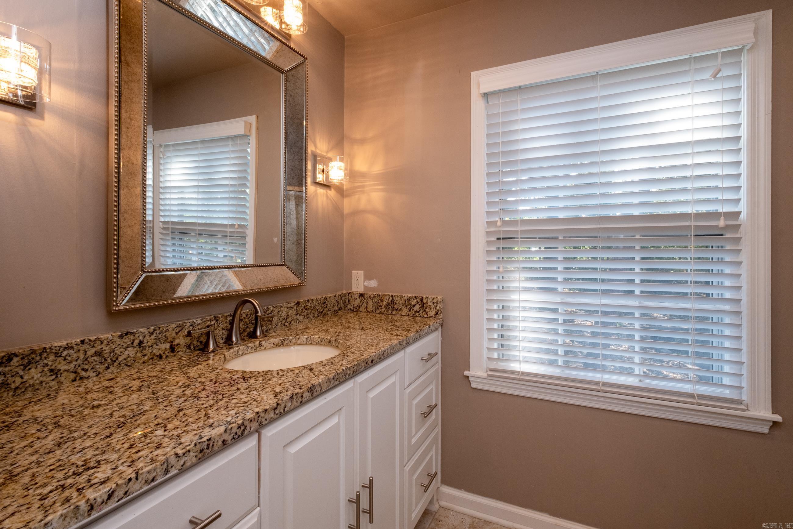 KINGSBRIDGE TWNHSE - Residential