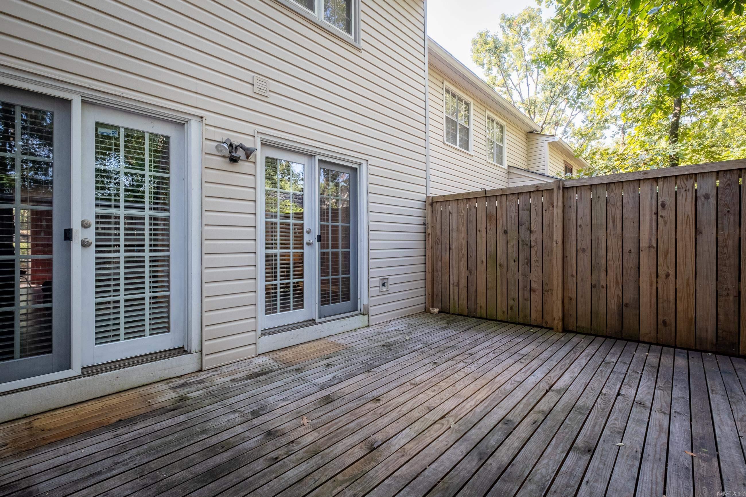 KINGSBRIDGE TWNHSE - Residential