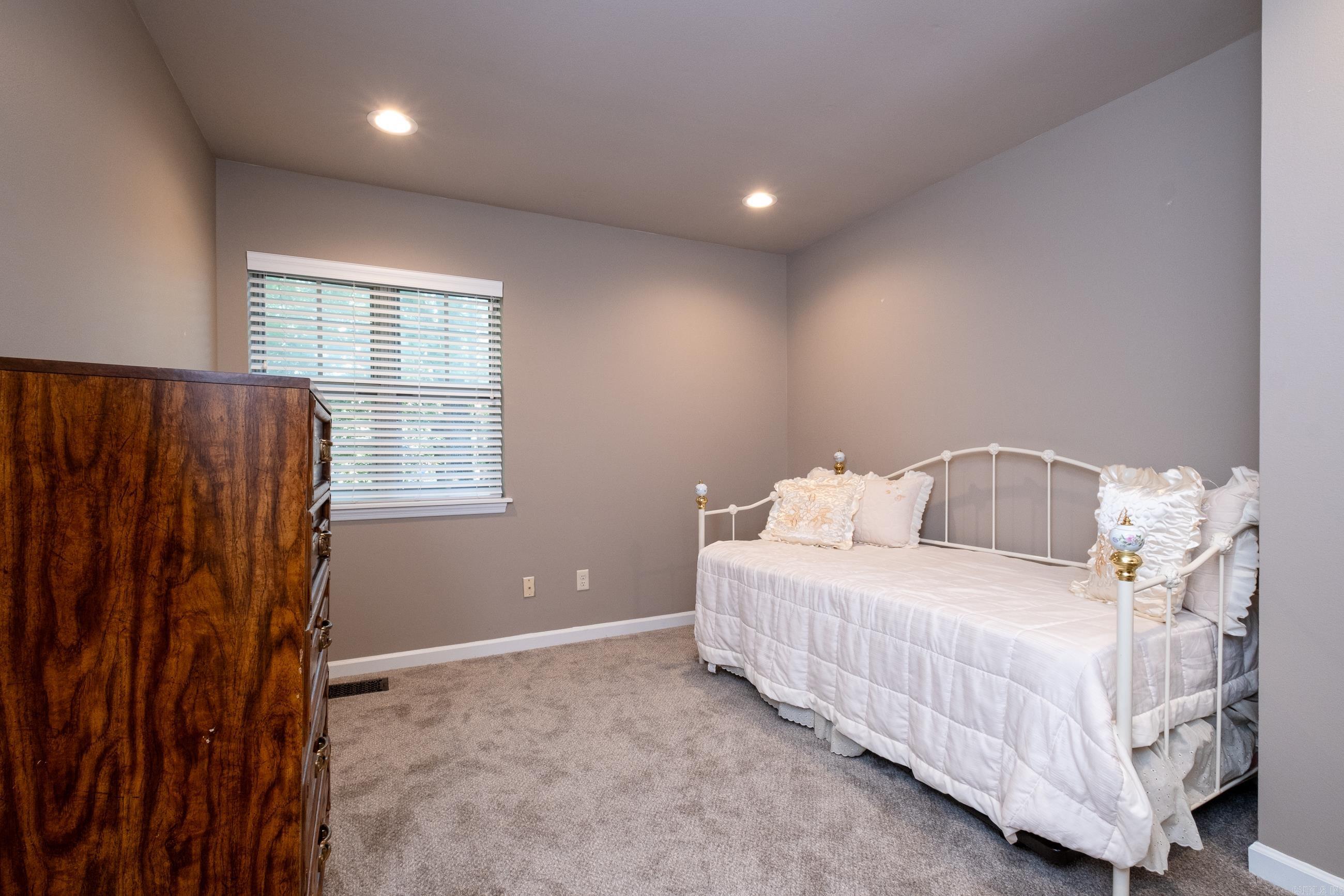 KINGSBRIDGE TWNHSE - Residential