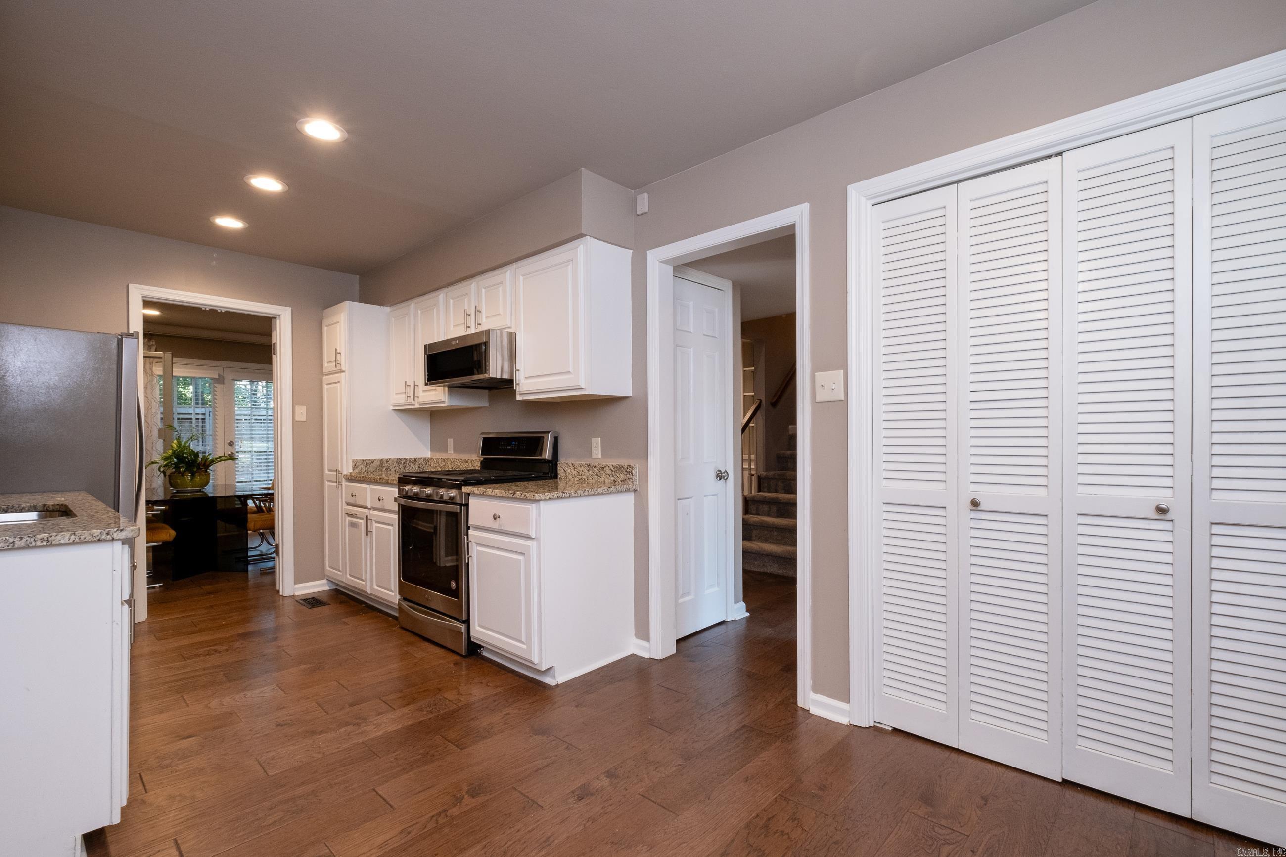 KINGSBRIDGE TWNHSE - Residential