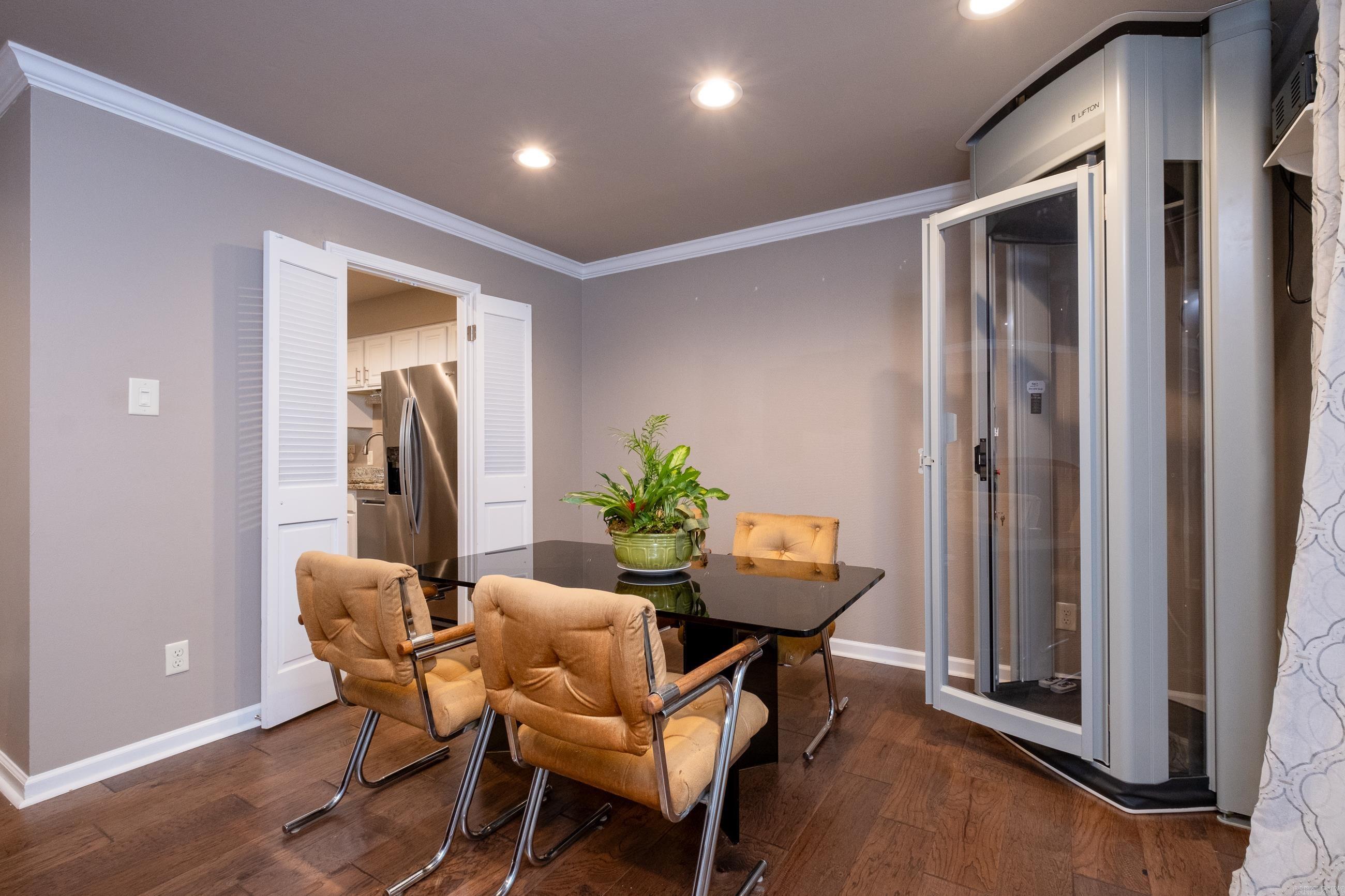 KINGSBRIDGE TWNHSE - Residential