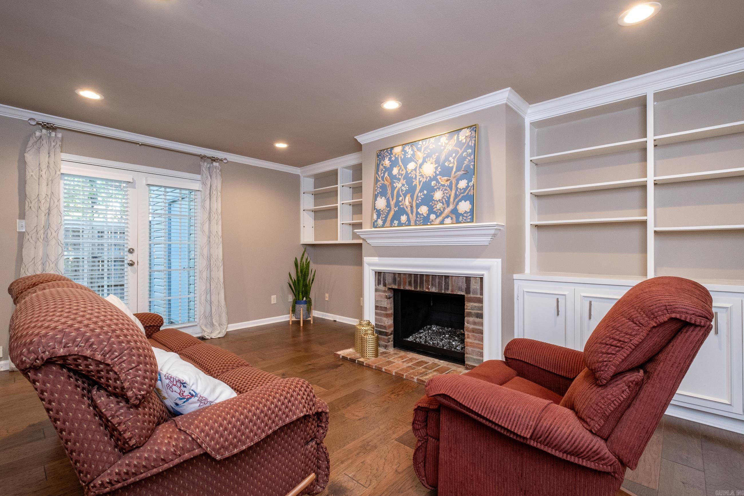 KINGSBRIDGE TWNHSE - Residential