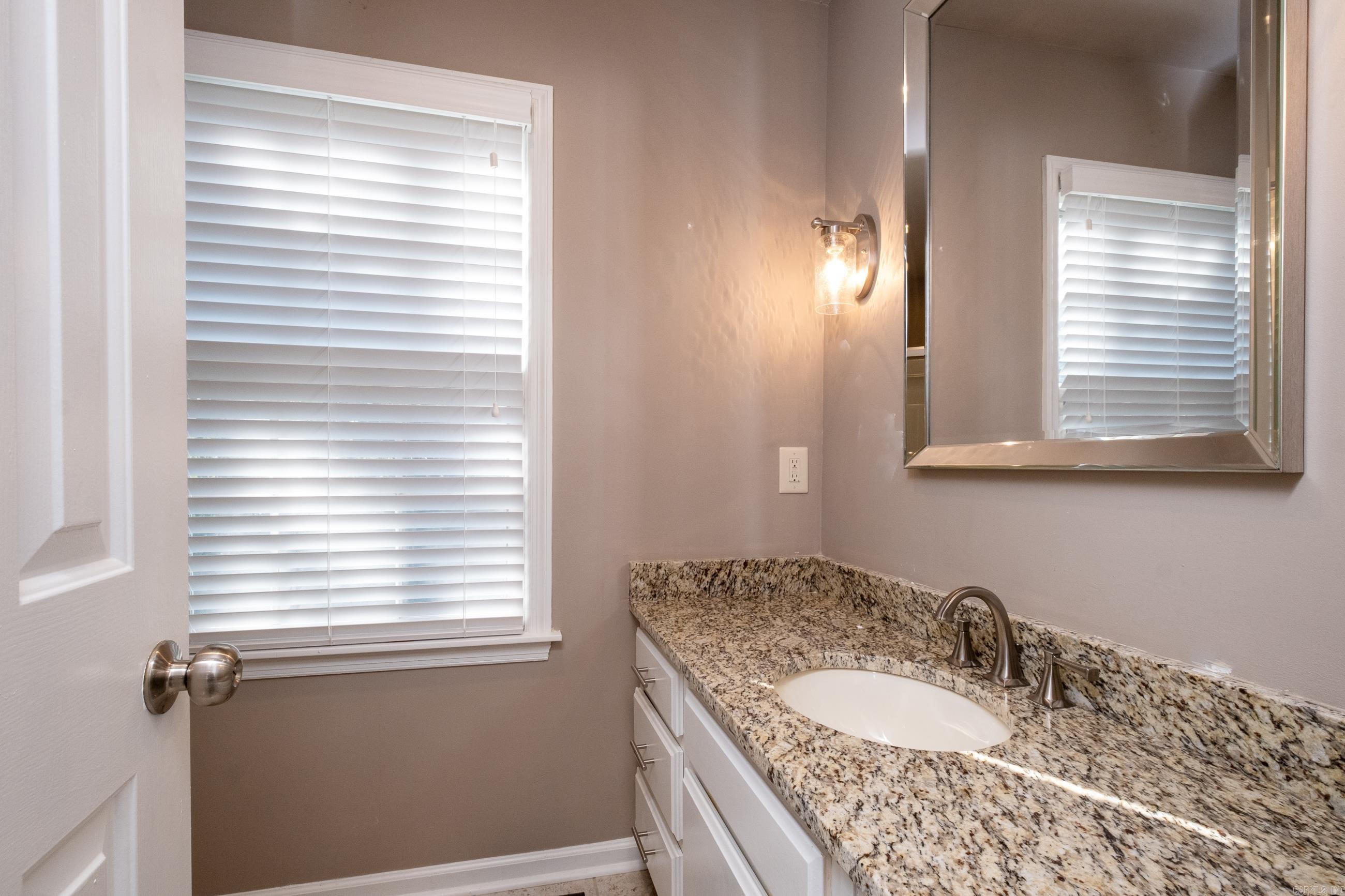 KINGSBRIDGE TWNHSE - Residential