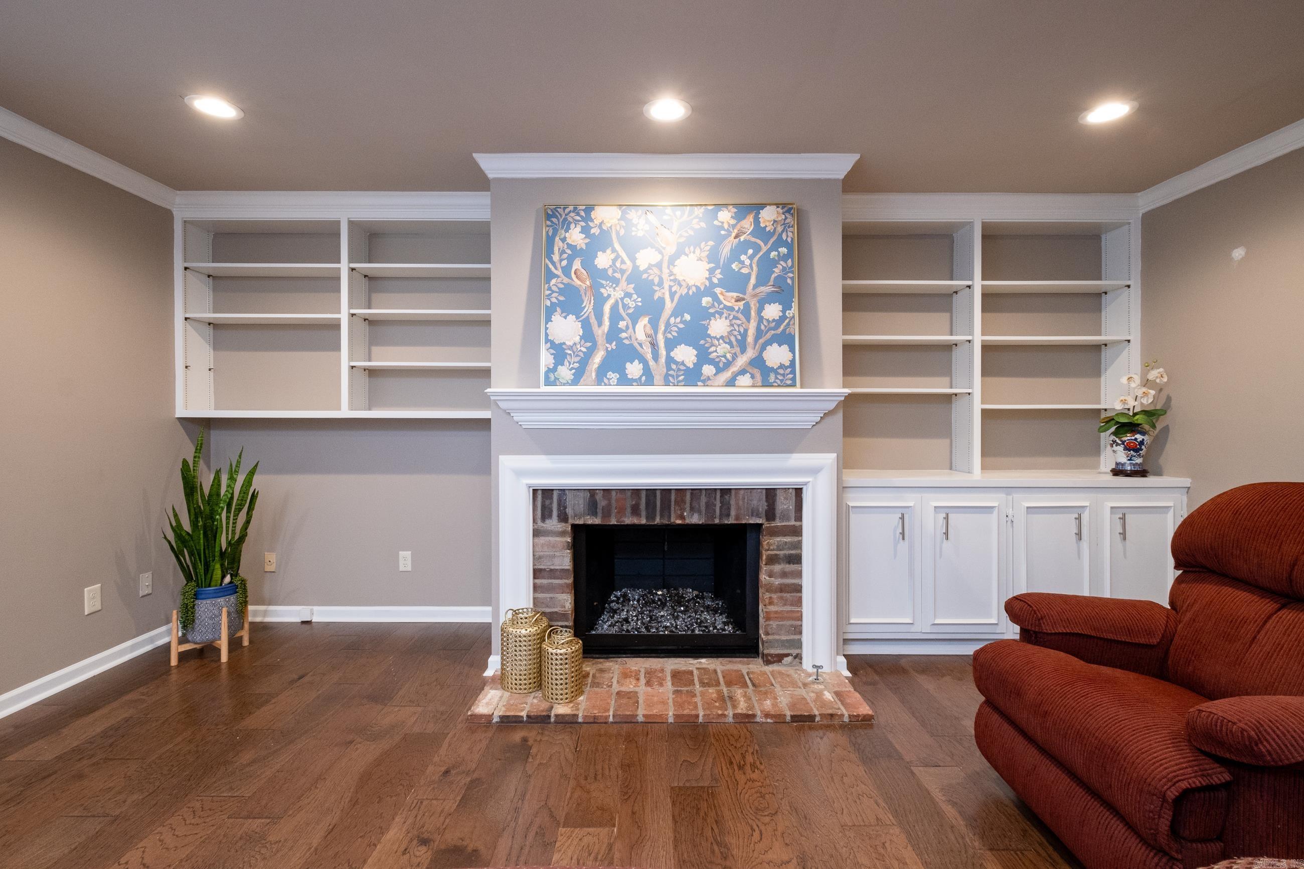 KINGSBRIDGE TWNHSE - Residential