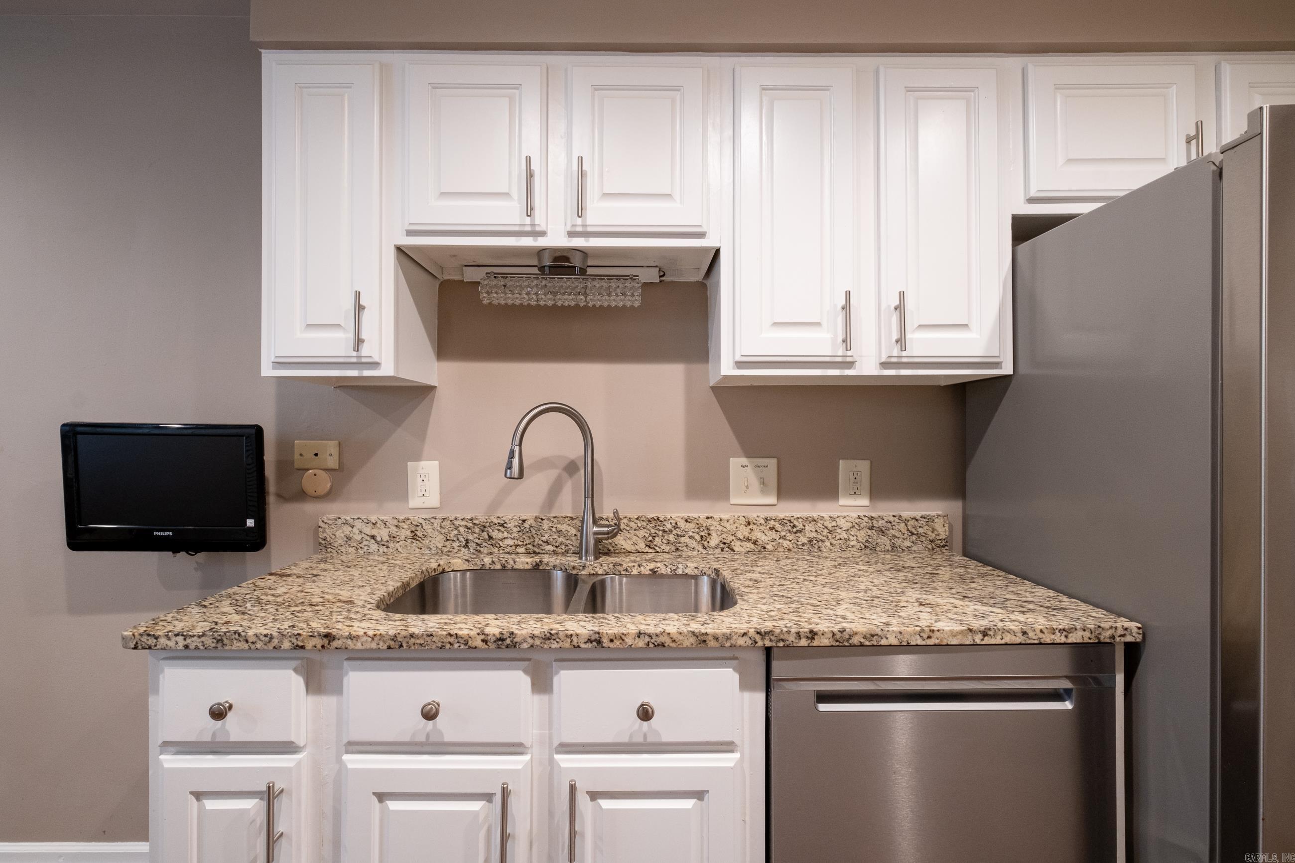 KINGSBRIDGE TWNHSE - Residential