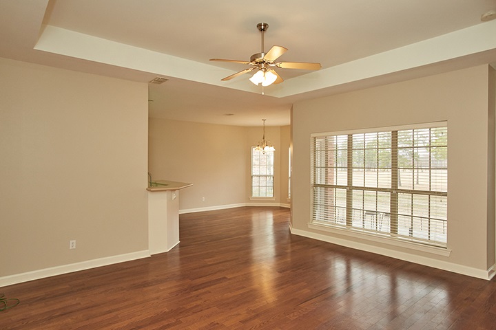 COUNTRY CLUB OF ARK THE - Residential Lease