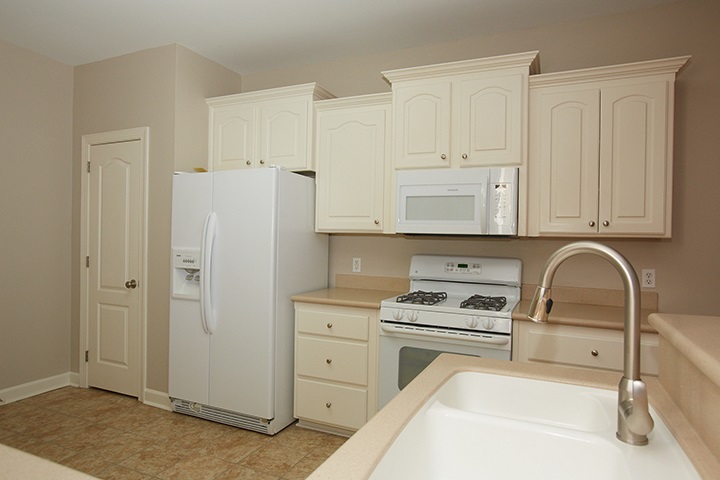 COUNTRY CLUB OF ARK THE - Residential Lease