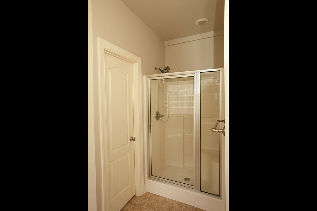 COUNTRY CLUB OF ARK THE - Residential Lease