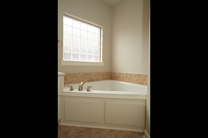 COUNTRY CLUB OF ARK THE - Residential Lease